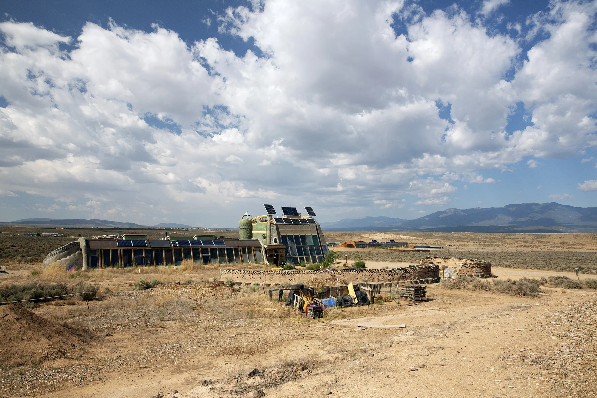 Earthship Biotecture
