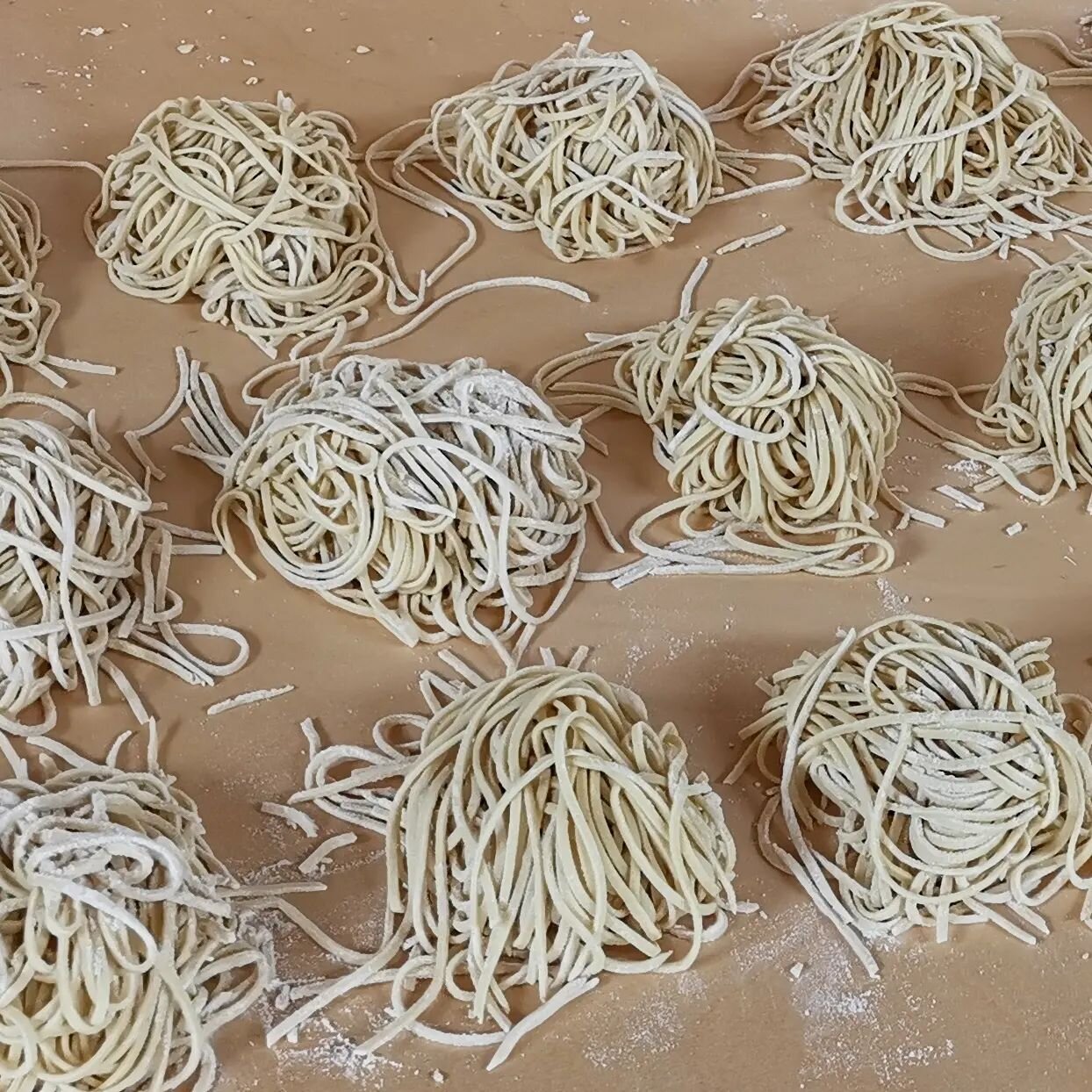 Teochew Bak Chor Mee🍜 is the dish I miss the most in Singapore. 🇸🇬 It's one thing to get the sauces right, it's another to make the noodles from scratch. What's extra special is that I'm sharing it with my Singapore buddy. This brother from anothe