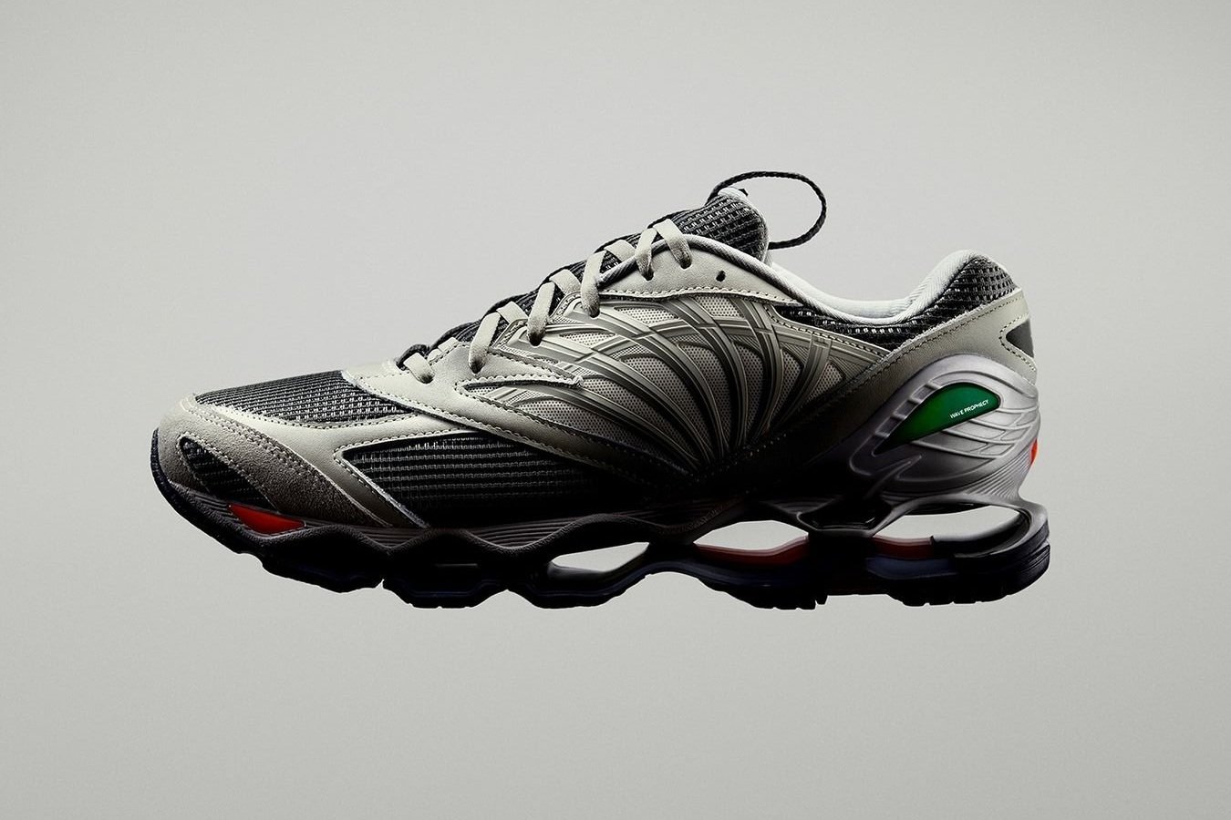 Graphpaper and MIZUNO Re-Issue their Inaugural WAVE PROPHECY Graphpaper and MIZUNO Re-Issue their Inaugural WAVE PROPHECY