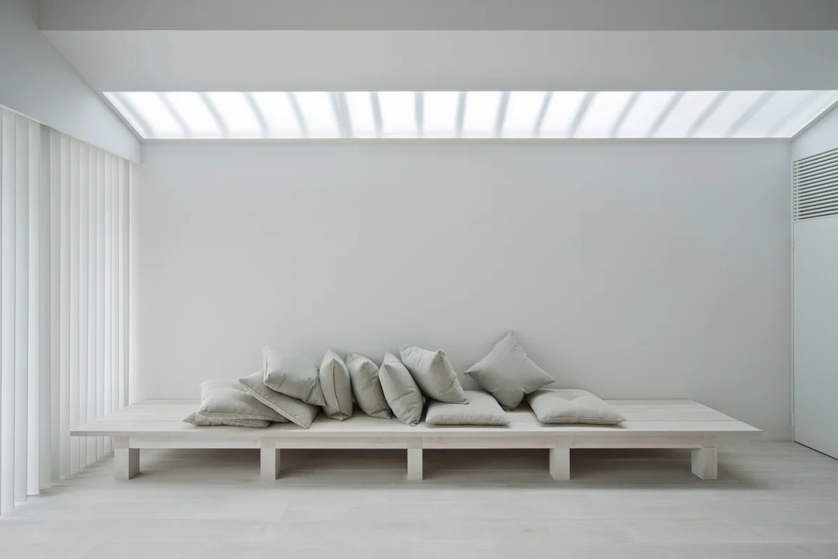 white_dormitory_6.jpg