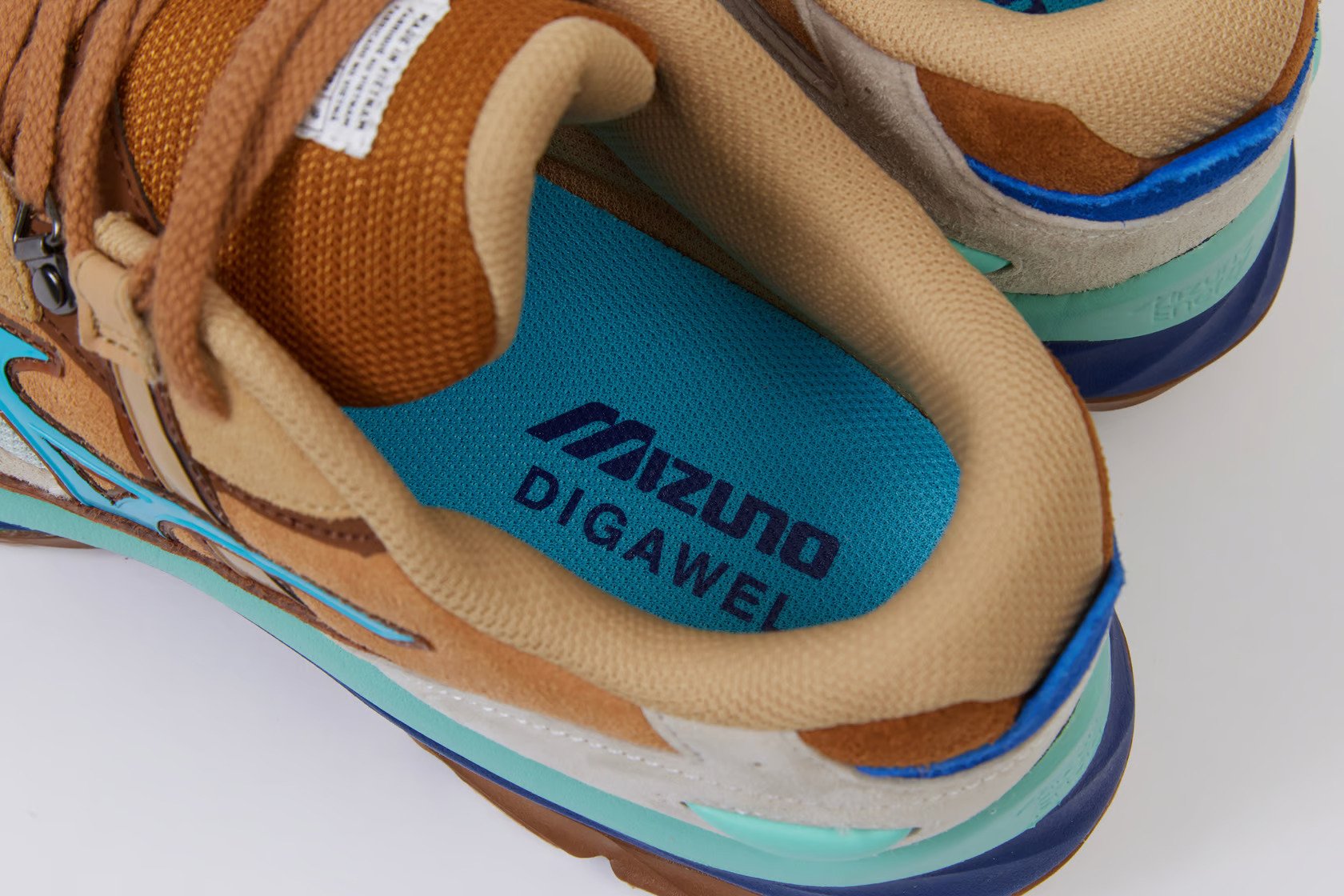 MIZUNO and DIGAWEL Unveil the WAVE RIDER β Silhouette for Spring/Summer ...