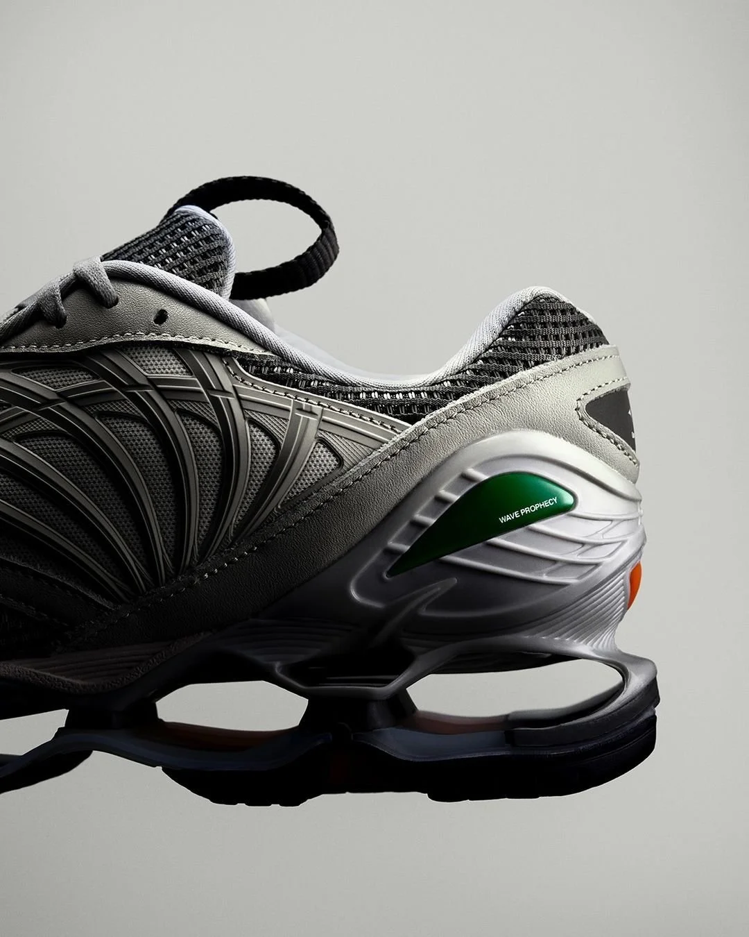 Graphpaper and MIZUNO Re-Issue their Inaugural WAVE PROPHECY 8 — eye_C