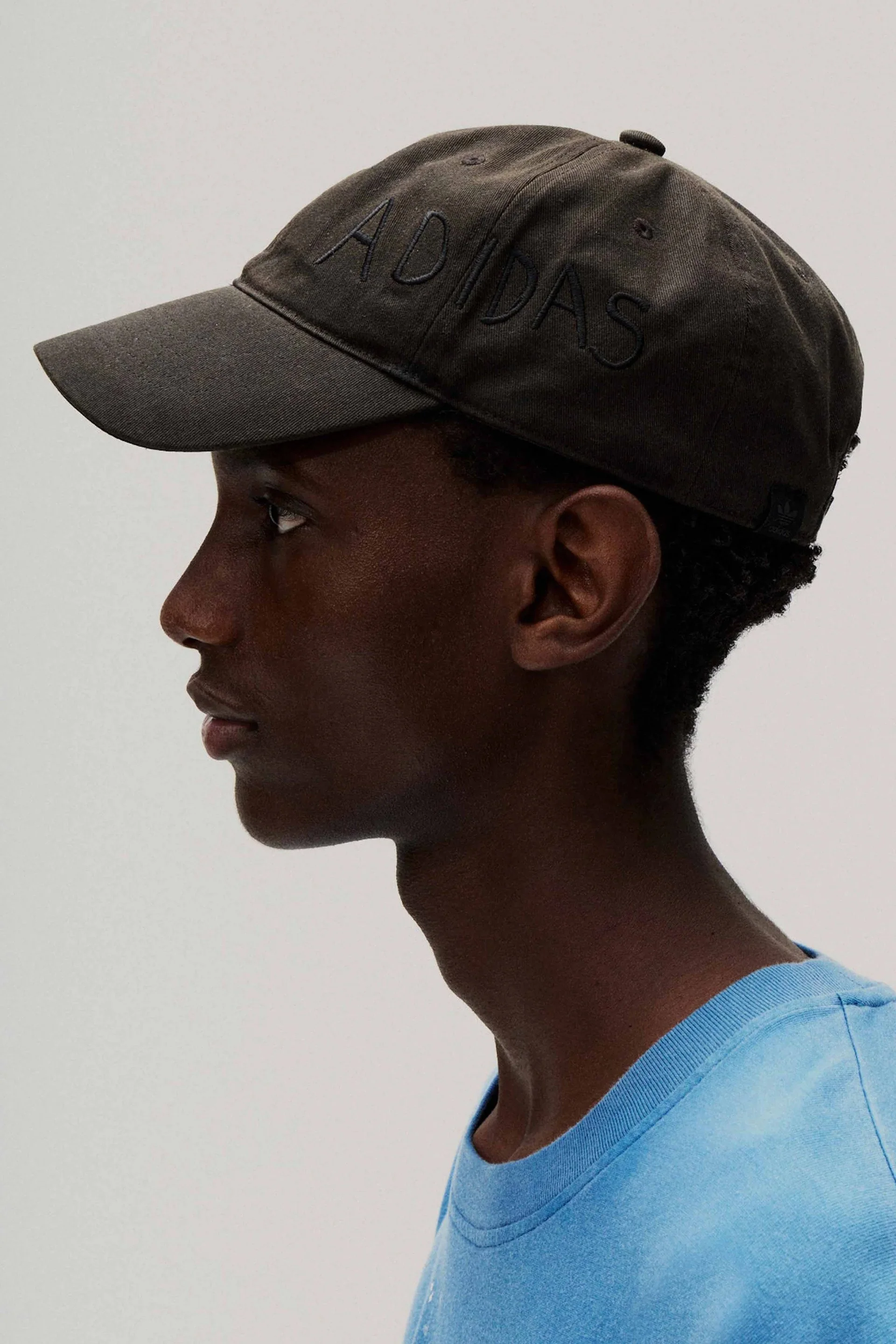 KT0893_CAP_260224_SFTM_ADIDAS_ADI007_WWLook02SSTeeDuskyPetrol_Short_Cap_0503_V2_1920x2878_crop_center.jpg.jpg