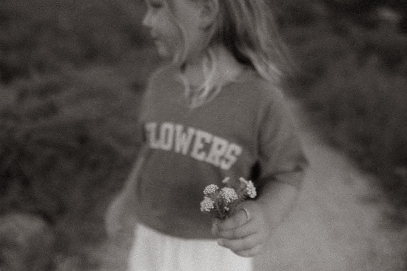 I love black and whites - there&rsquo;s something magical about them.

by the end of this sweet session, my pockets were full of freshly picked wildflowers gifted to me by my new little friends ❊