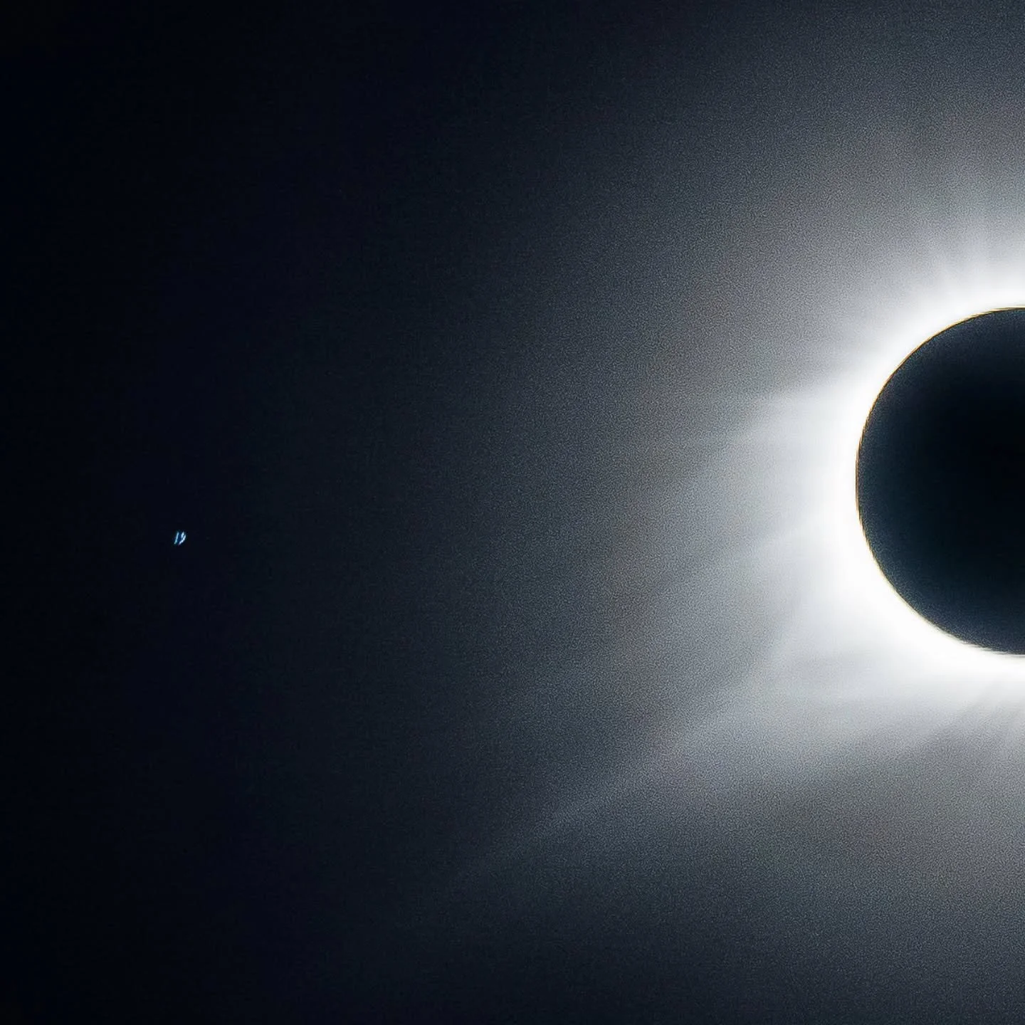 Glad news today that one of my eclipse photos (2017, Missouri, detail hereof) is going to grace the cover of a book. More details when it's officially announced.
🌚