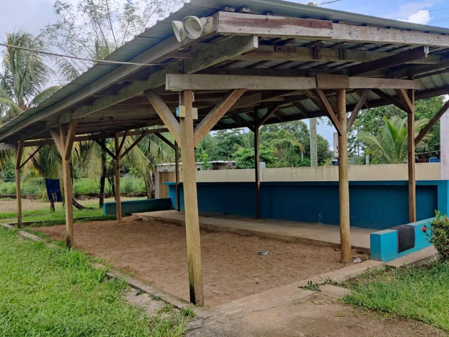 Last week, we had a team here working on many projects around the house. One of the major ones was filling in the sandpit in the back part of our property. The sand became a major nuance for hanging laundry, bugs, and our overall vision was to create