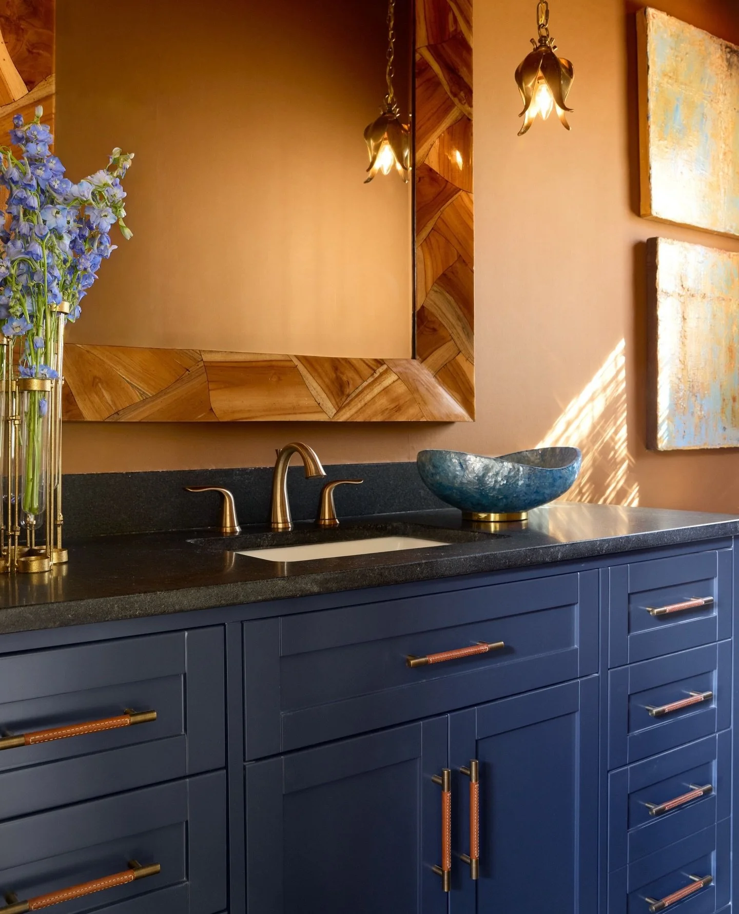 If these are the Sunday blues, we&rsquo;ll take them. 💙⁠
⁠
Deep color, beautiful finishes, and proof that bold cabinetry can completely transform a space. 

📸: @sarahvoigtphotography 

#theamiaustinexperience #amiaustinhome #memphis #interiordesign
