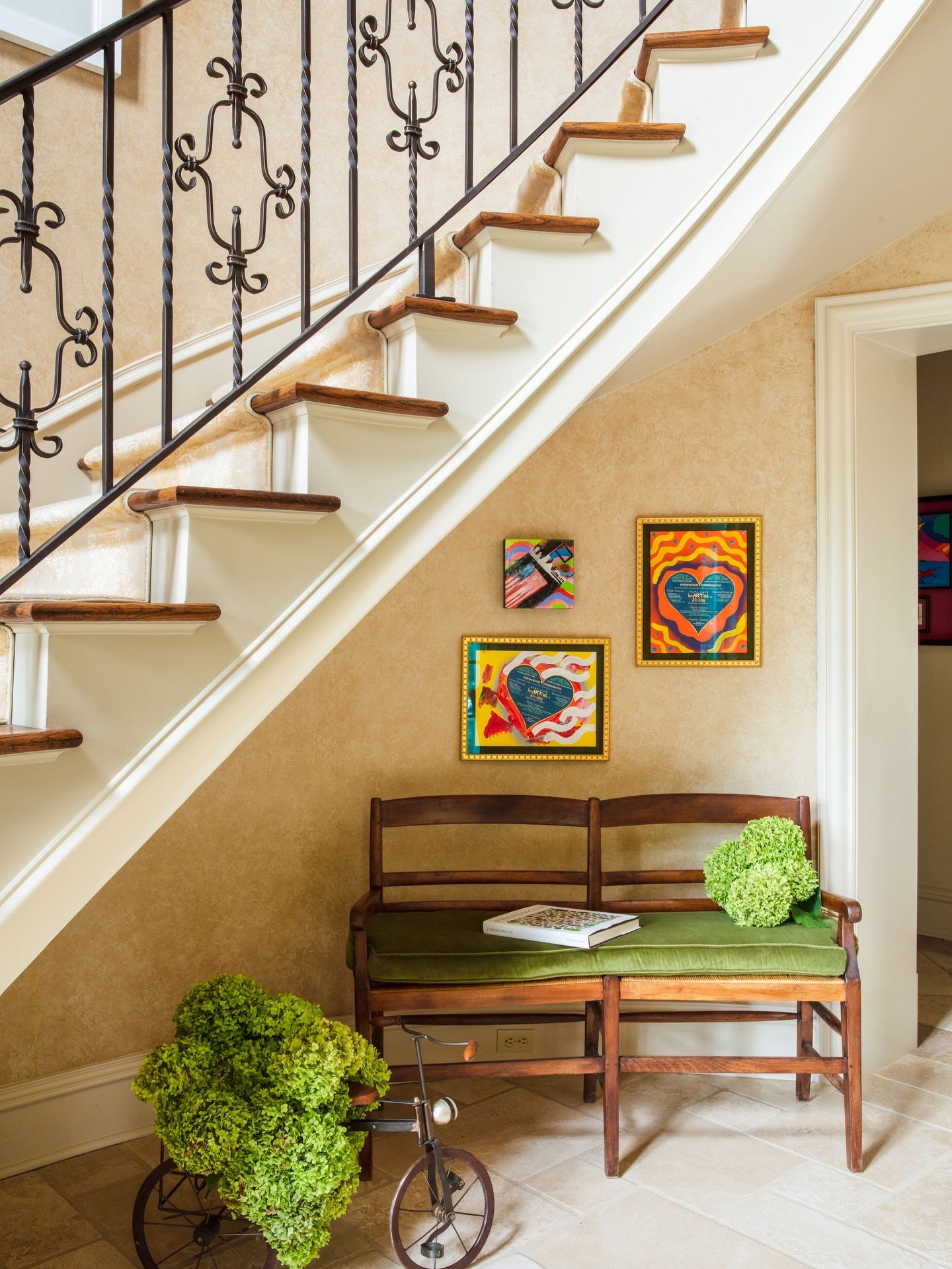 A beautifully layered moment&mdash;where warm woods, soft upholstery, and a fresh pop of green come together so effortlessly.⁠
⁠
These in-between spaces are often overlooked, but when approached with intention, they become some of the most memorable 