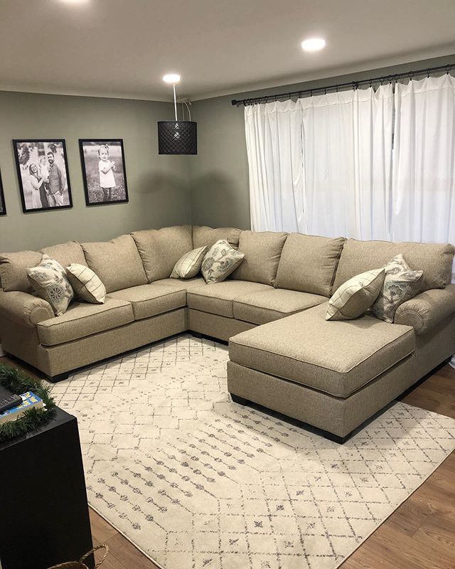 Yesterday the new couch came! After almost 5 years of pre-loved couches, we decided it was time to invest in something new. Swipe ➡️ for the before