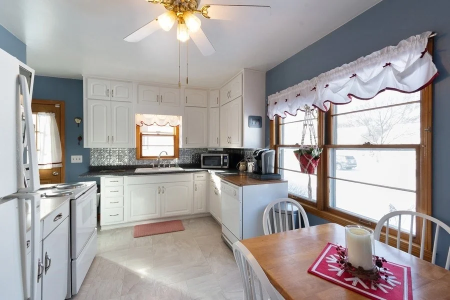 03_1066FlandrauSt_5_Kitchen_LowRes.jpg