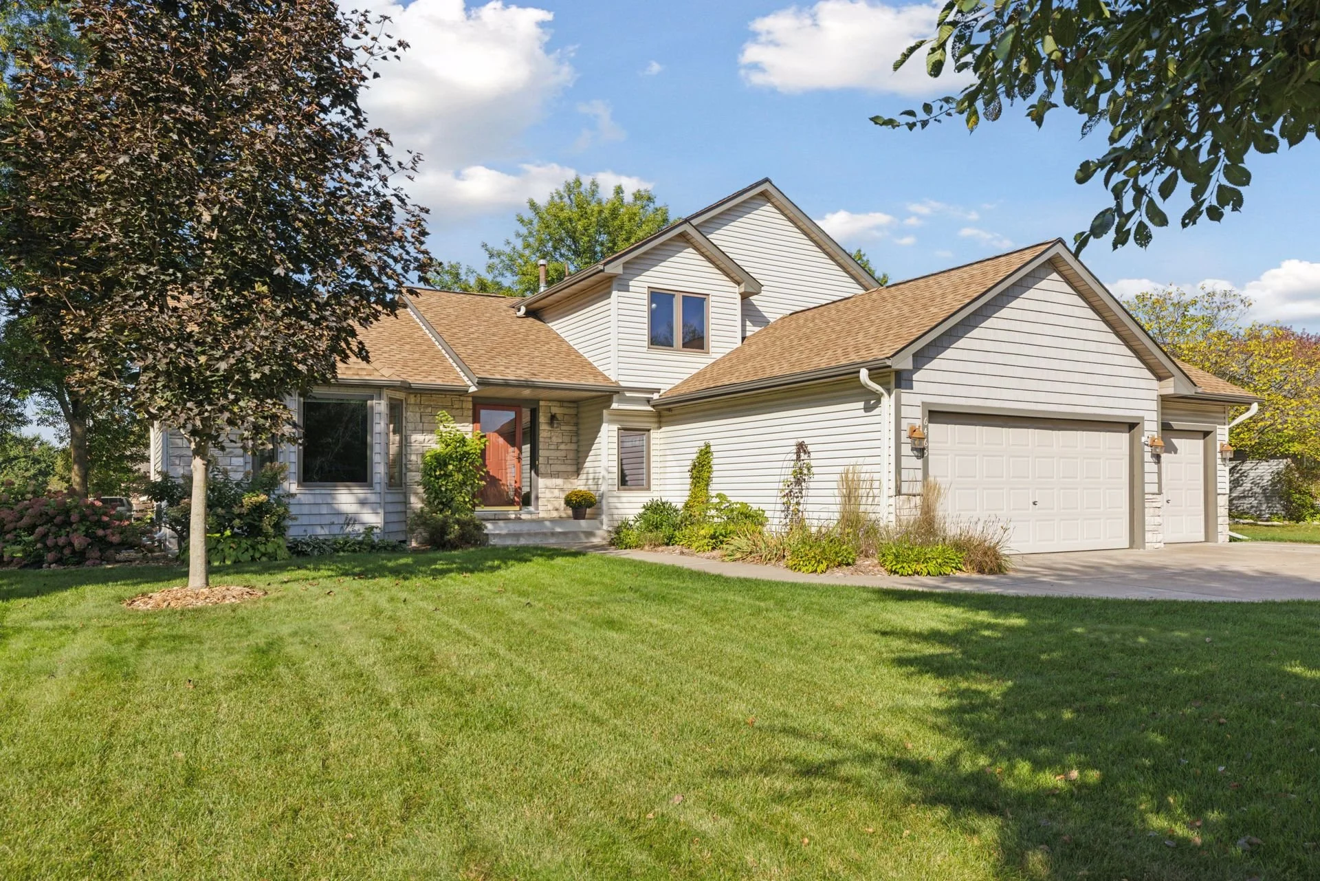 6465 W Shadow Lake DrLino Lakes, MN 55014 - SOLD