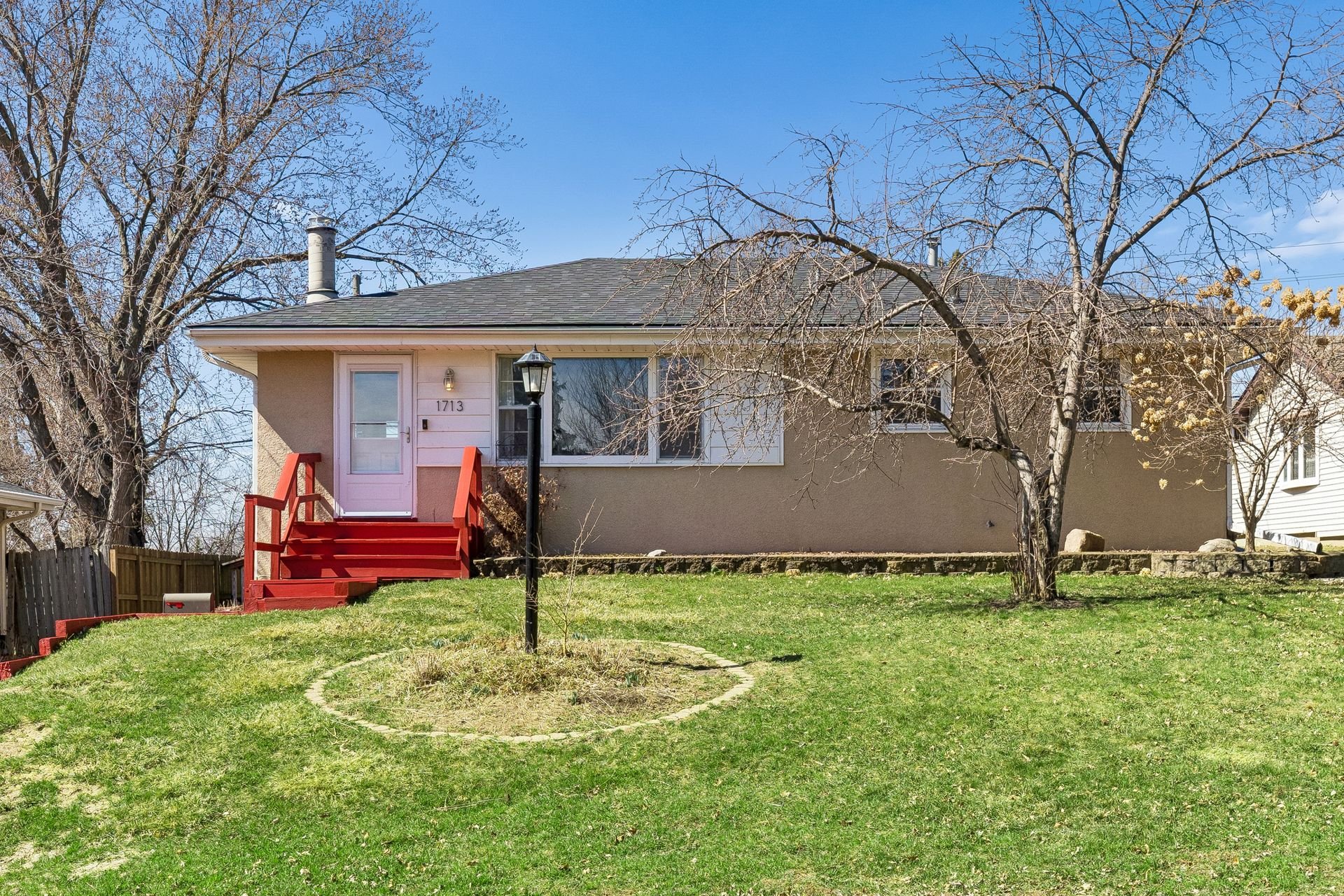 1713 Independence Avenue N, Golden Valley, MN 55427