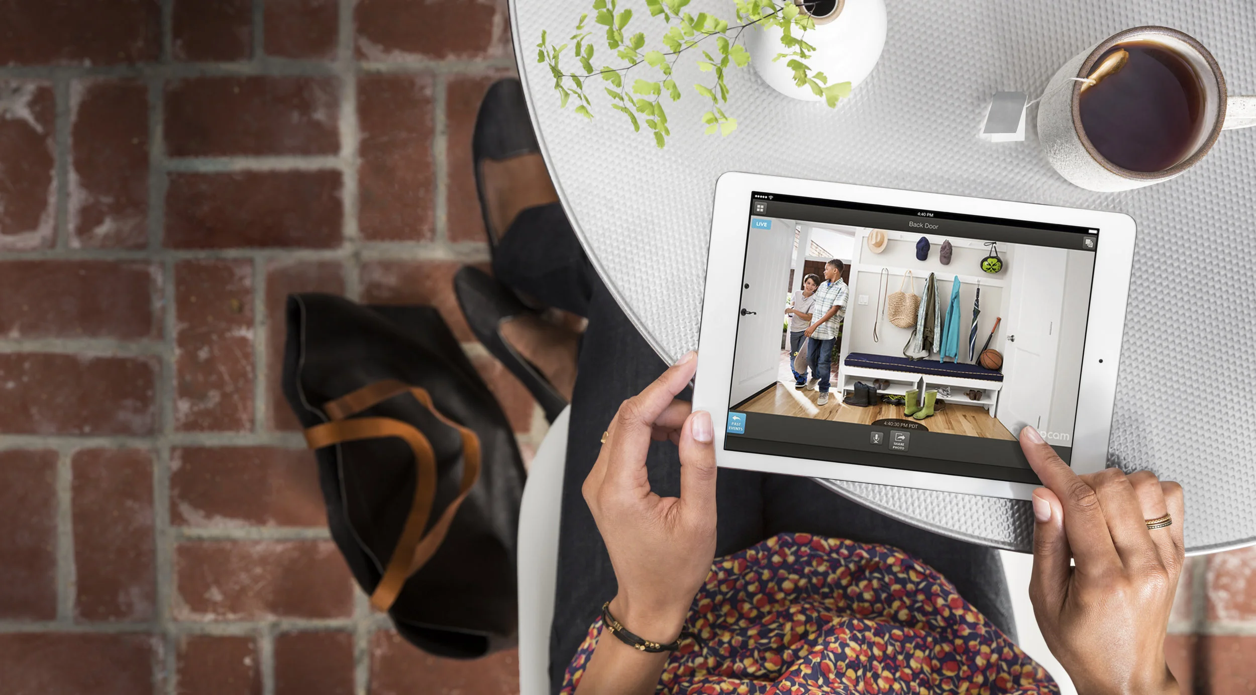 DROPCAM_2014_iPad_Cafe.jpg