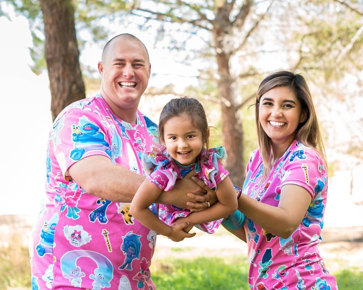 We love candid, REAL moments that happen when we take pictures. After meeting this family we could immediately feel the love they share for one another so it was easy to capture it in photos. 🥰