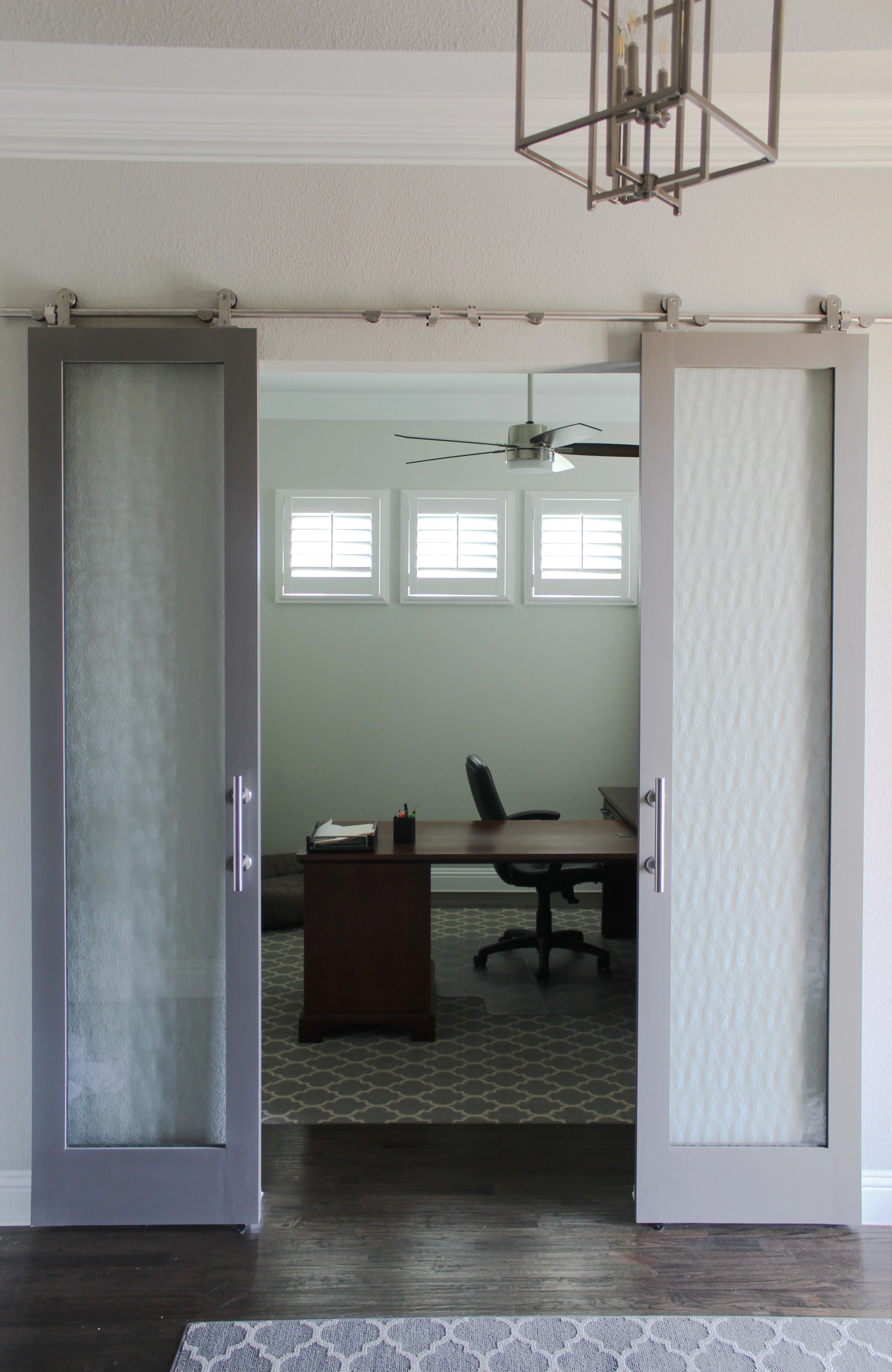 Flemish Glass With Gray Border (Double Barn Door Hardware)