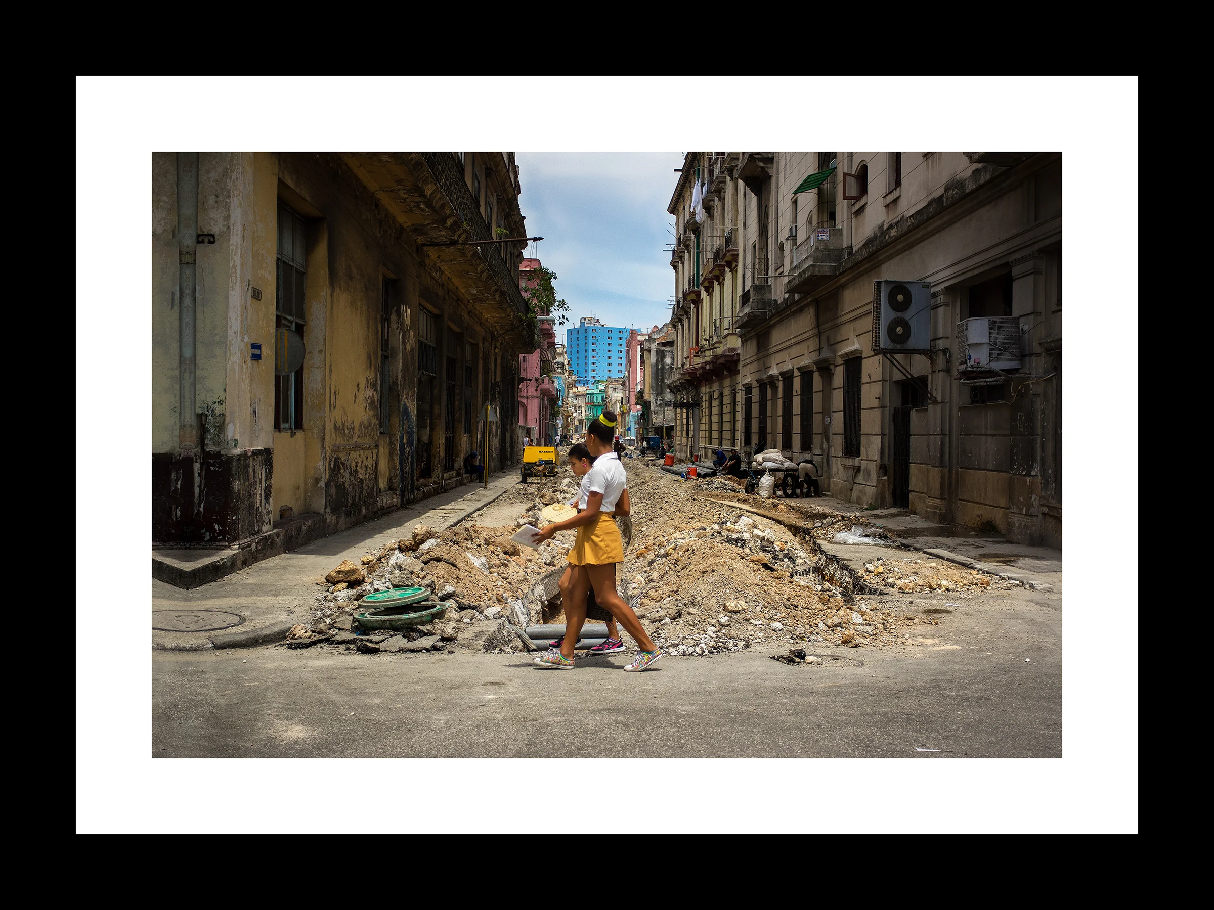 juxtaposition with school girls | © preston lewis thomas