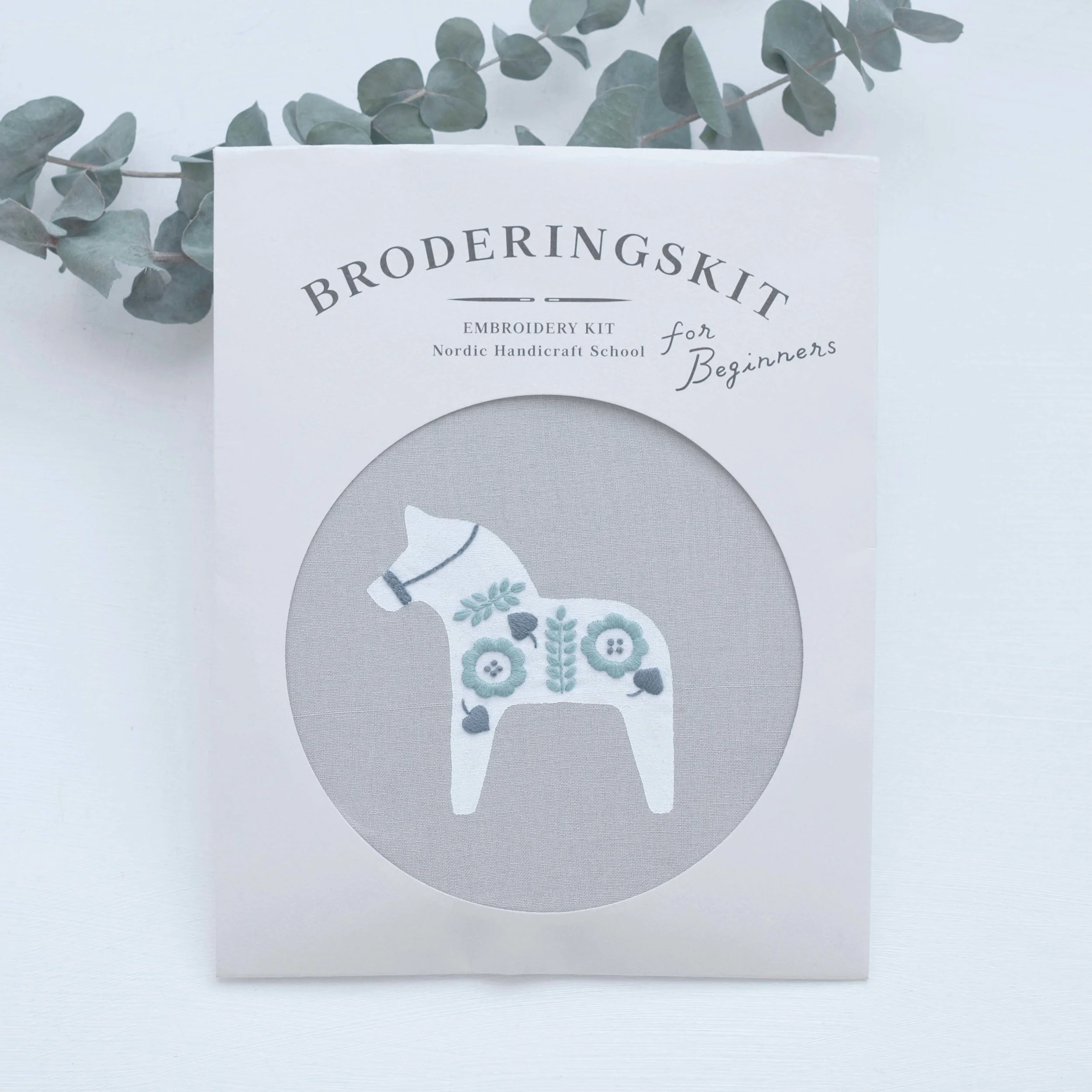 <p>ダーラナホースの刺繍スタートキット<br><font size= "4">¥2,160</font></p>
