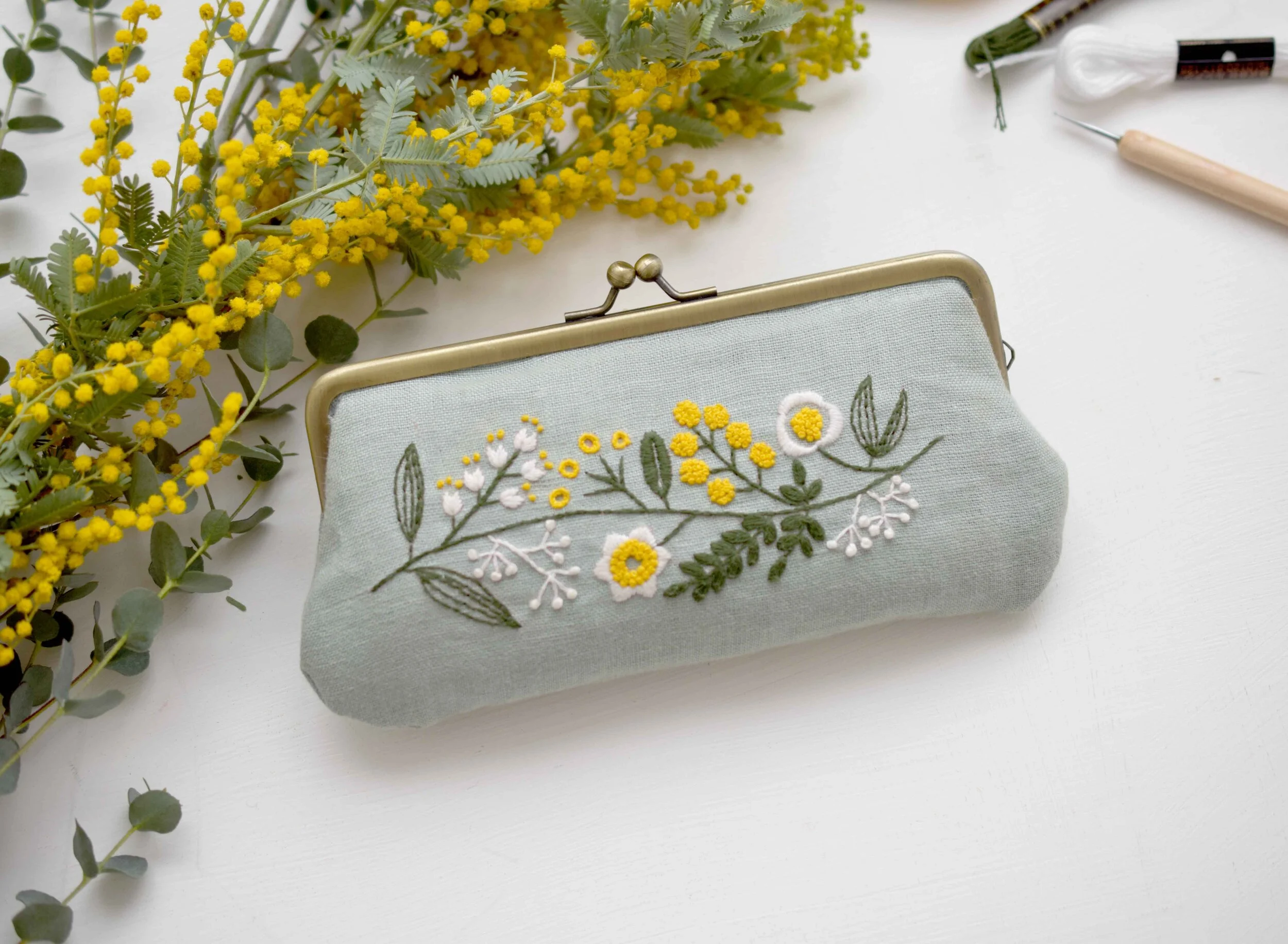 草花の刺繍-がま口ポーチづくり-