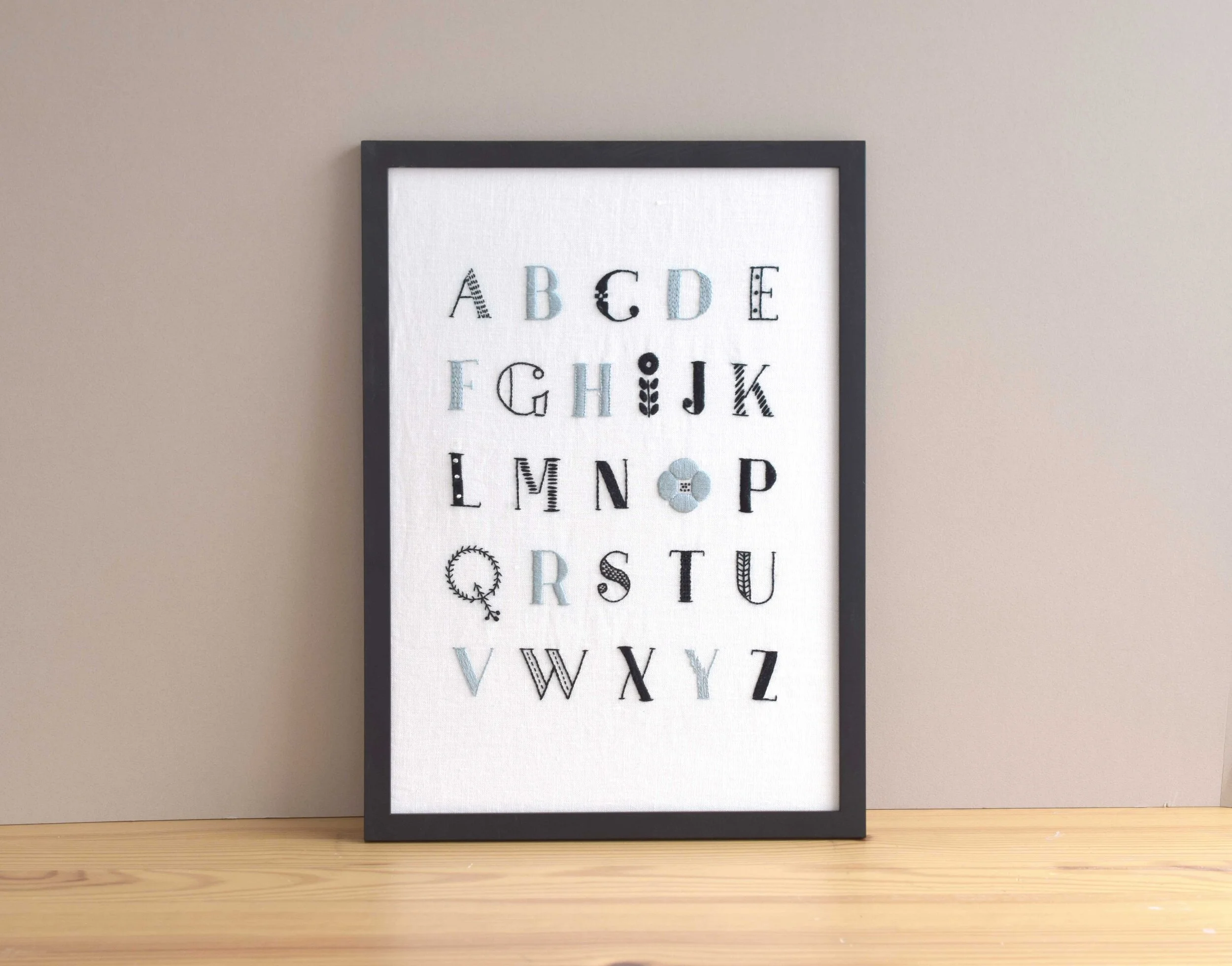 アルファベット刺繍