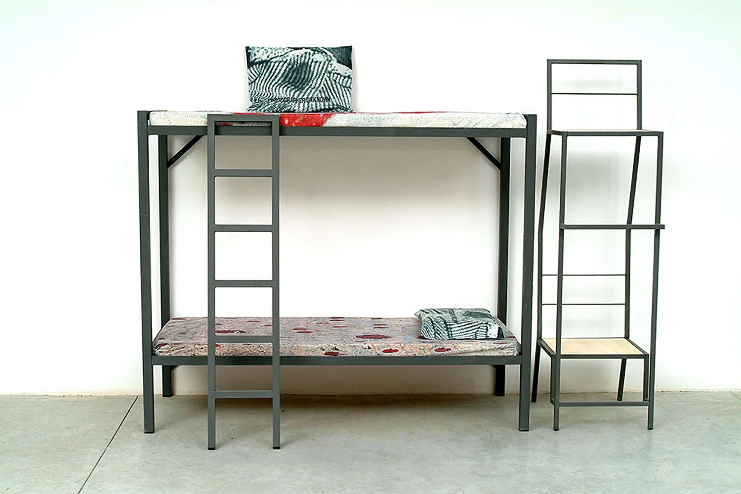 Michal-Heiman_Blood-of-children_Bunk-bed-and-bunk-chair-for-2-psychoanalysts-.jpg