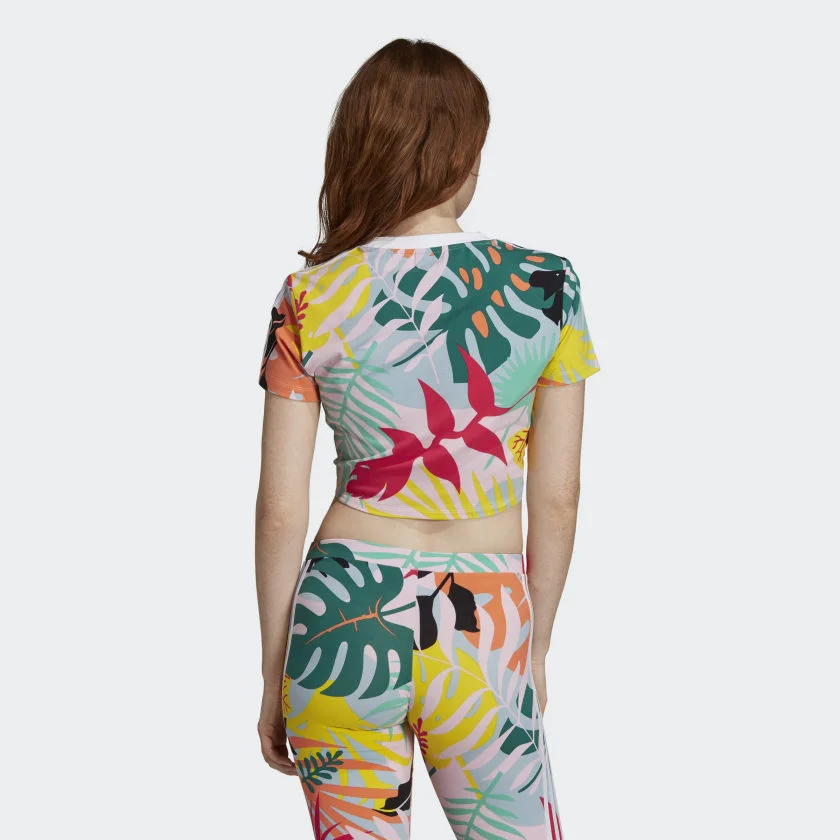T-shirt_Tropicalage_Cropped_Multicolor_FH7990_23_hover_model.jpg
