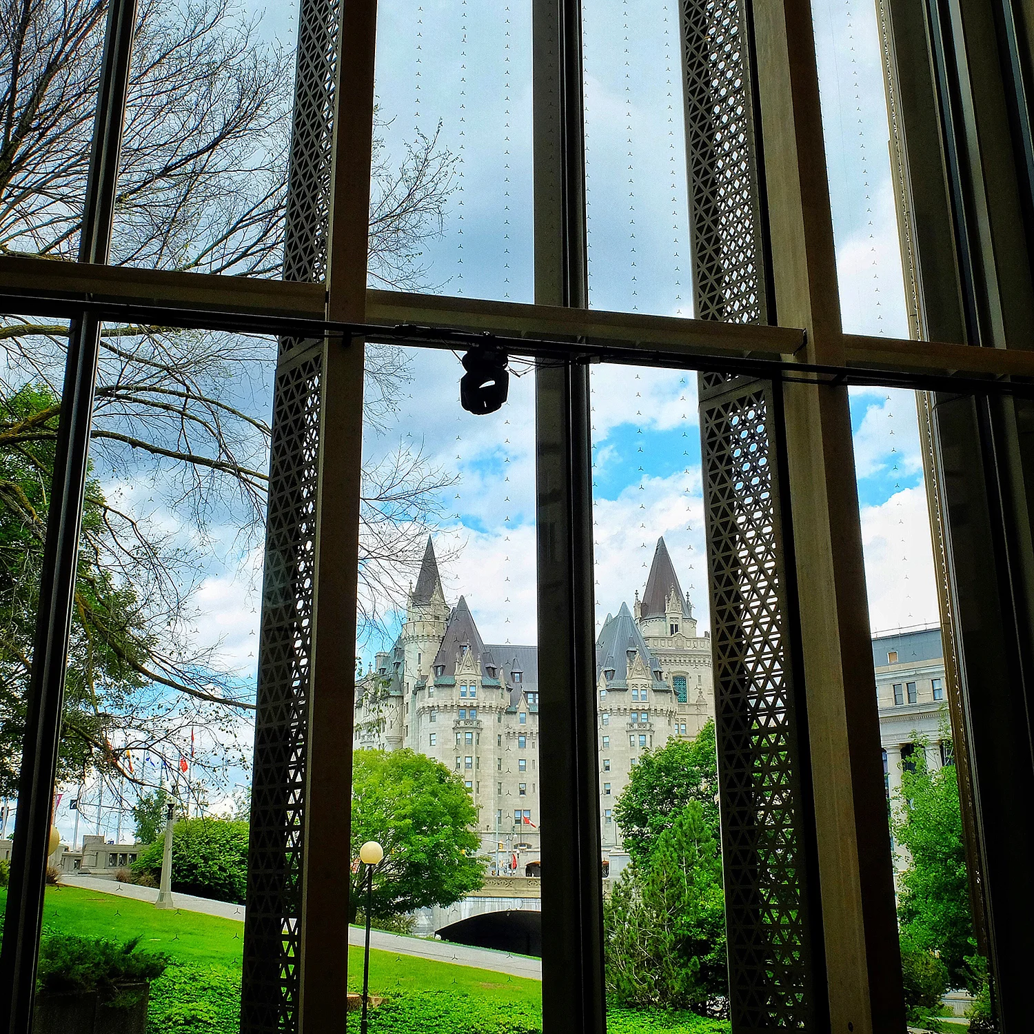 loveOttawa_NationalArtsCentreInteriorWindows_web.jpg