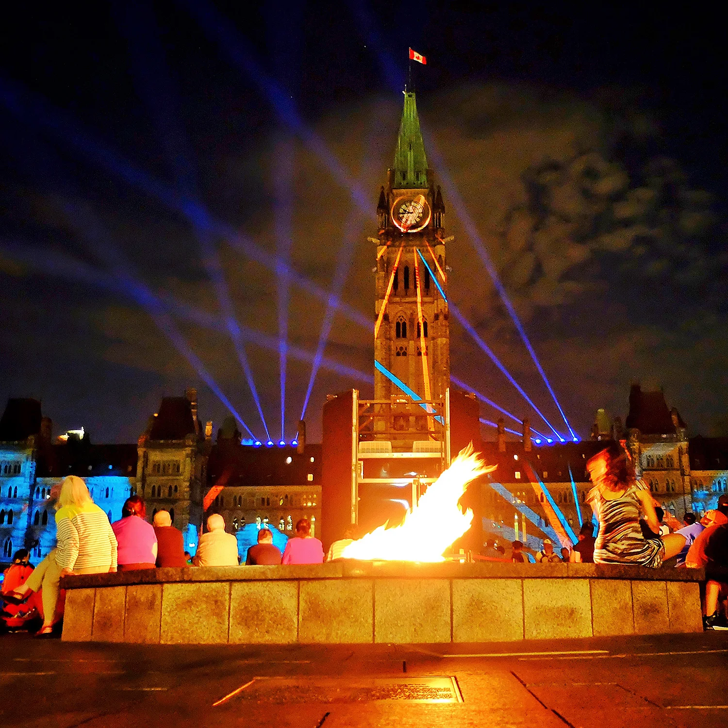 loveOttawa_ParliamentBuildingsLightShow2_web.jpg