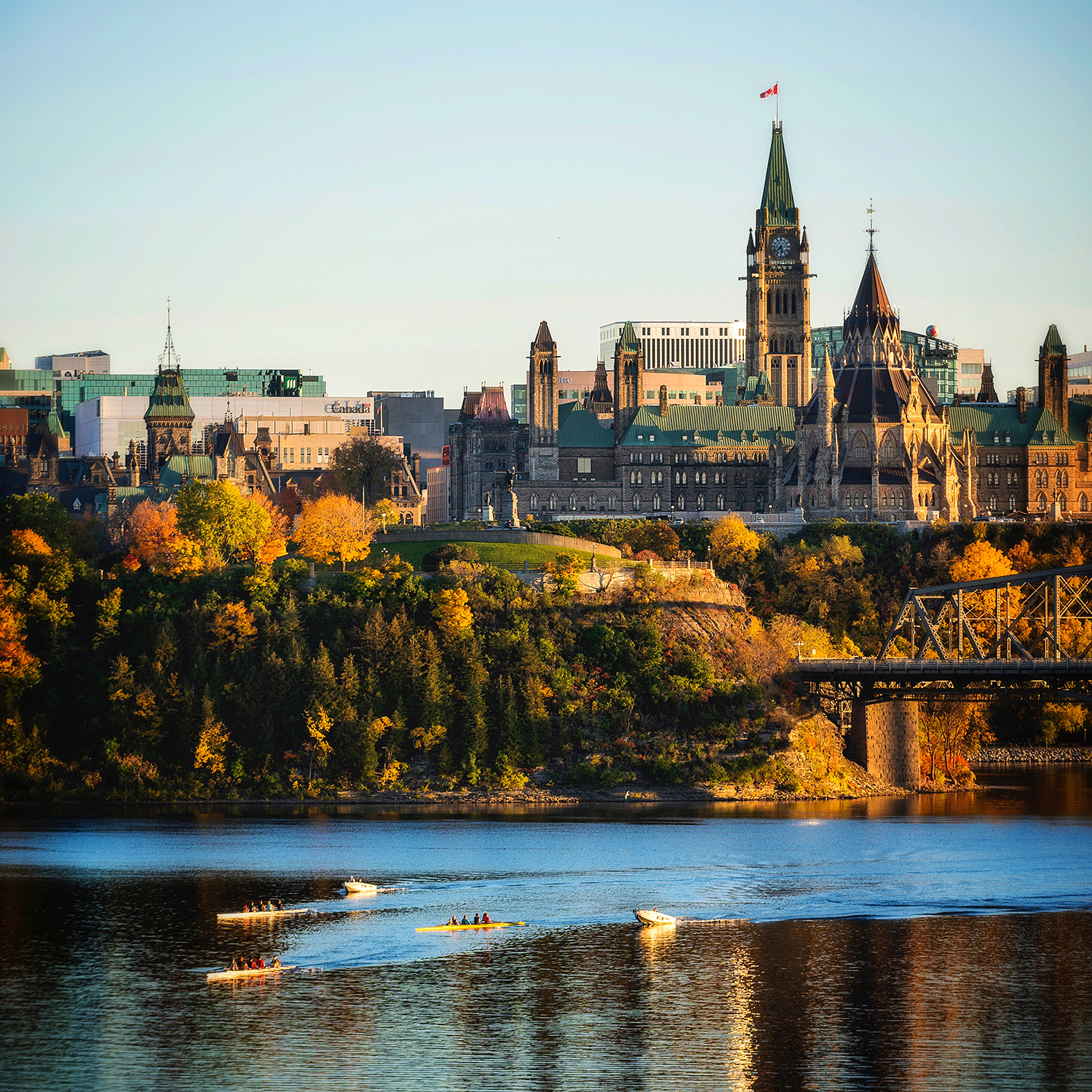loveottawa_ottawariverautumrowing_web.jpg