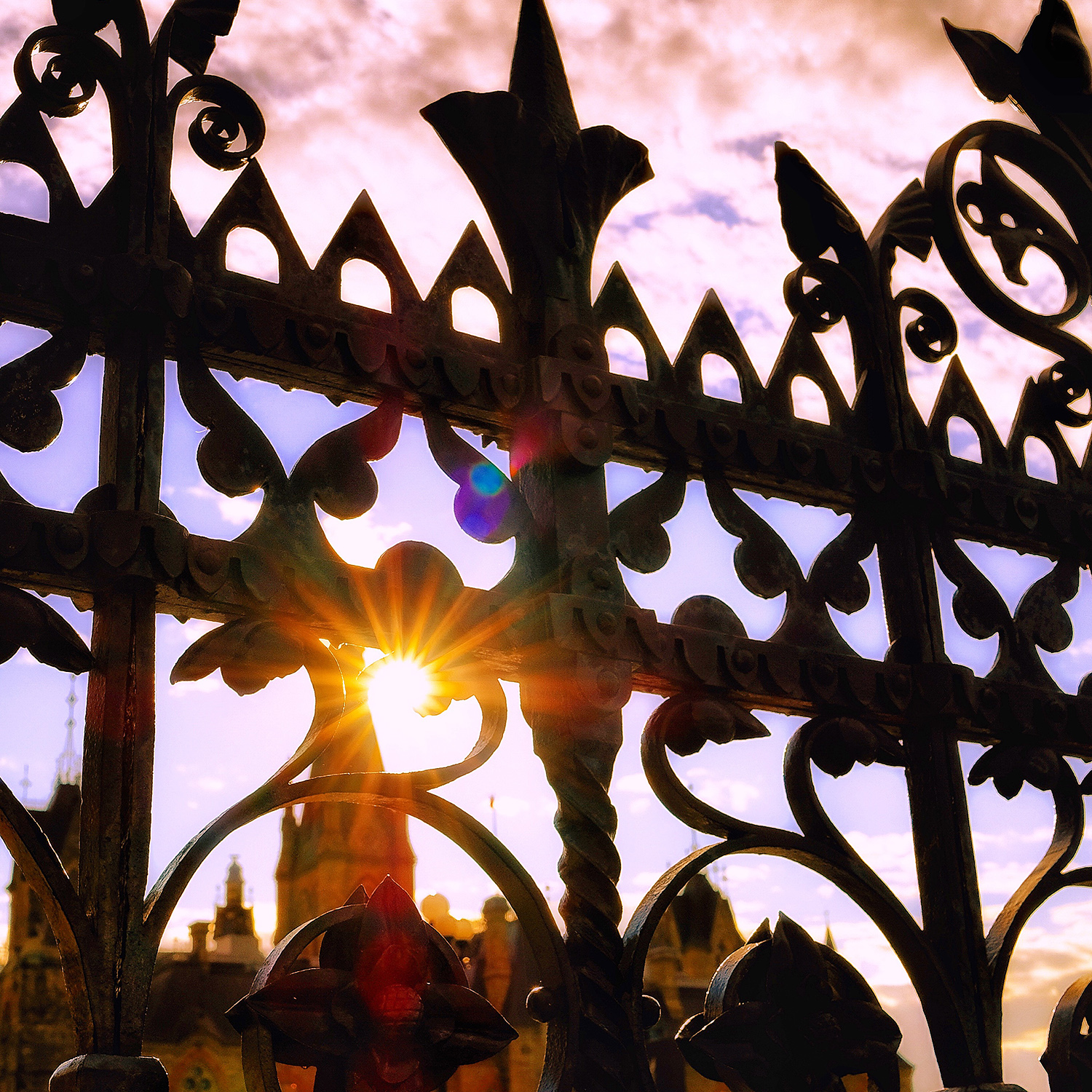 loveOttawa_ParliamentGateSunset.jpg