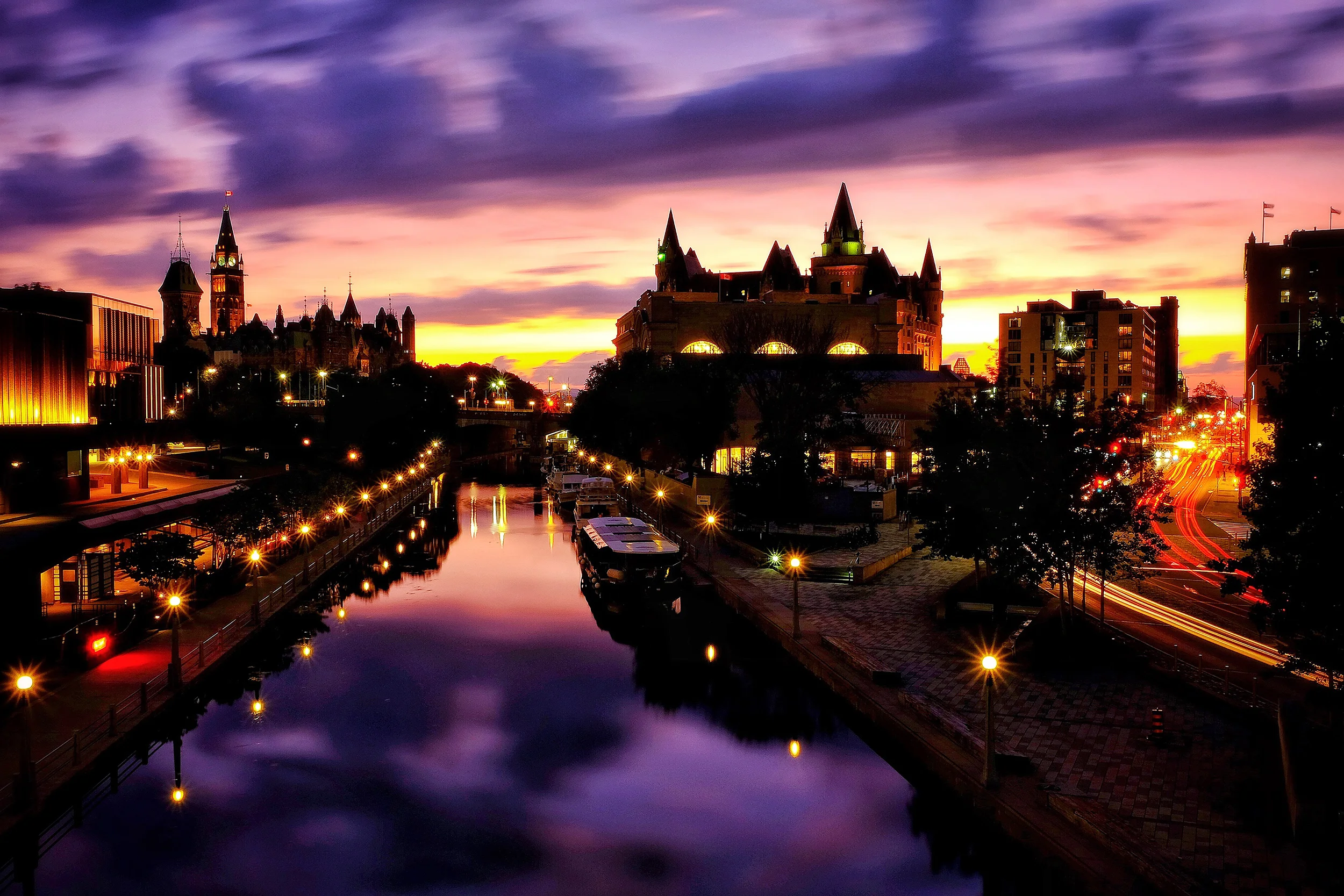 loveOttawa_ottawa_photo_walks_CanalDusk_web.jpg