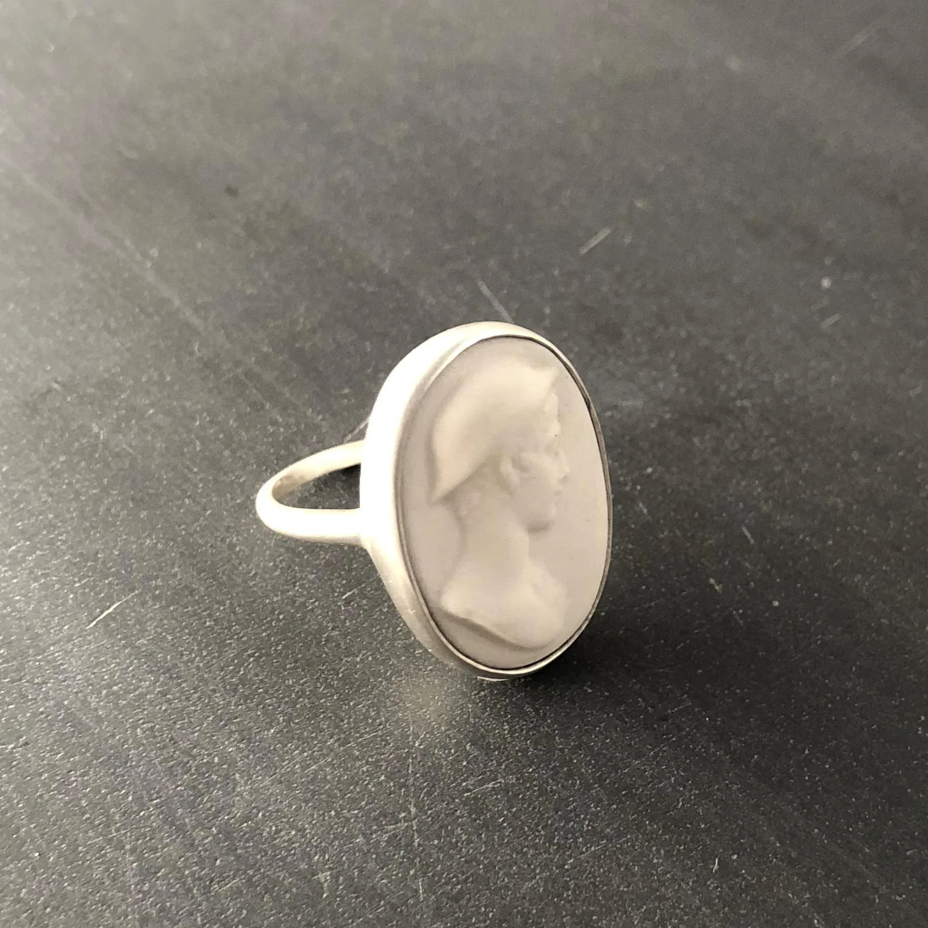 whiteboyringprofile.jpg
