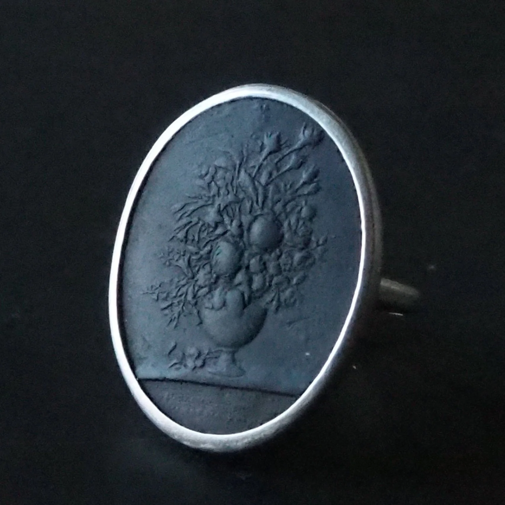 Vase Cameo Sterling Silver Ring in Onyx