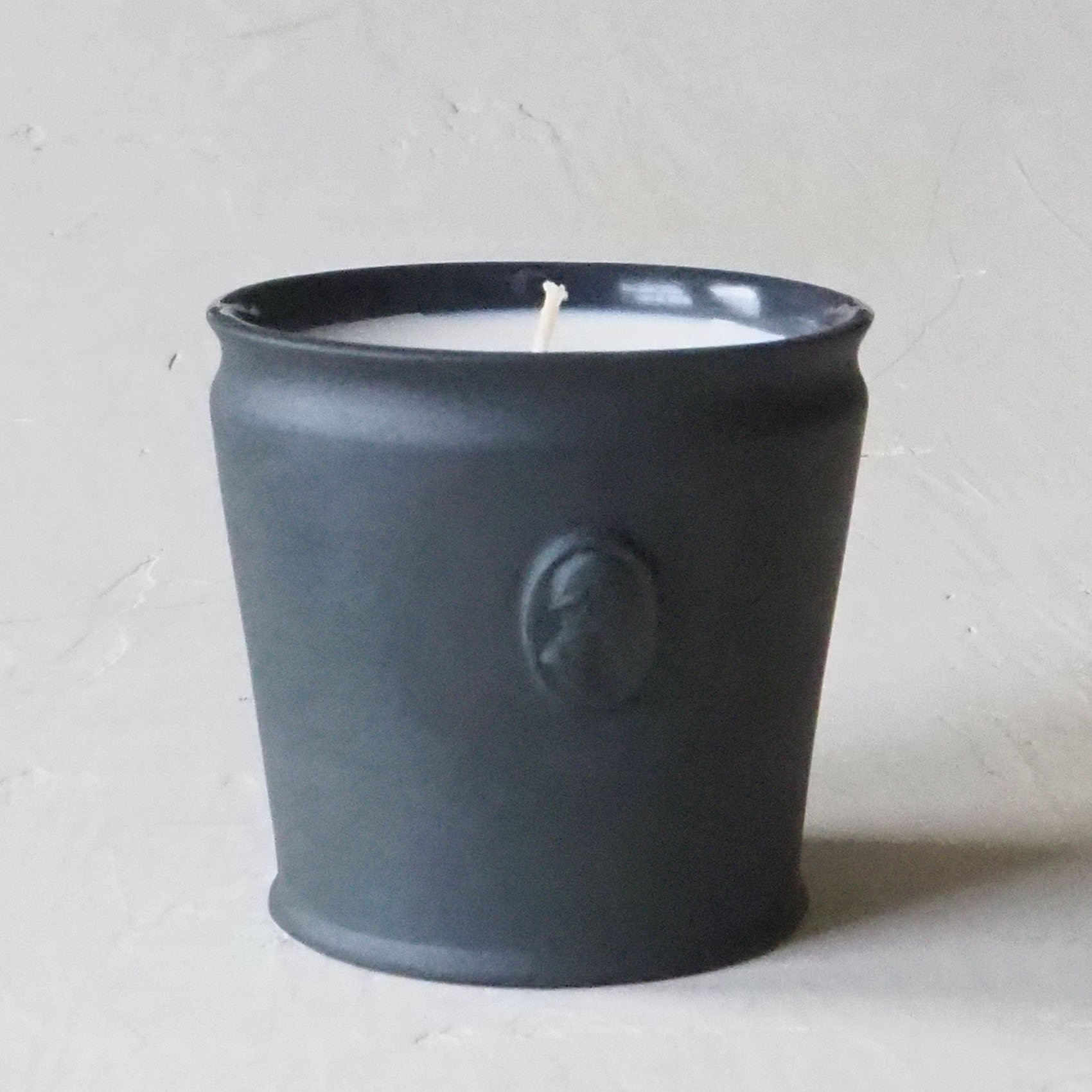 romanboyblkcandle.jpg