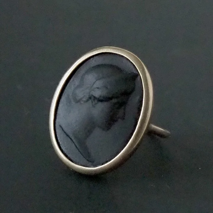 10K Gold Diana Cameo Ring Onyx  Size 6.5