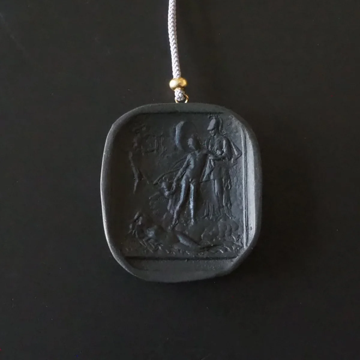 minervablkpendant.jpg