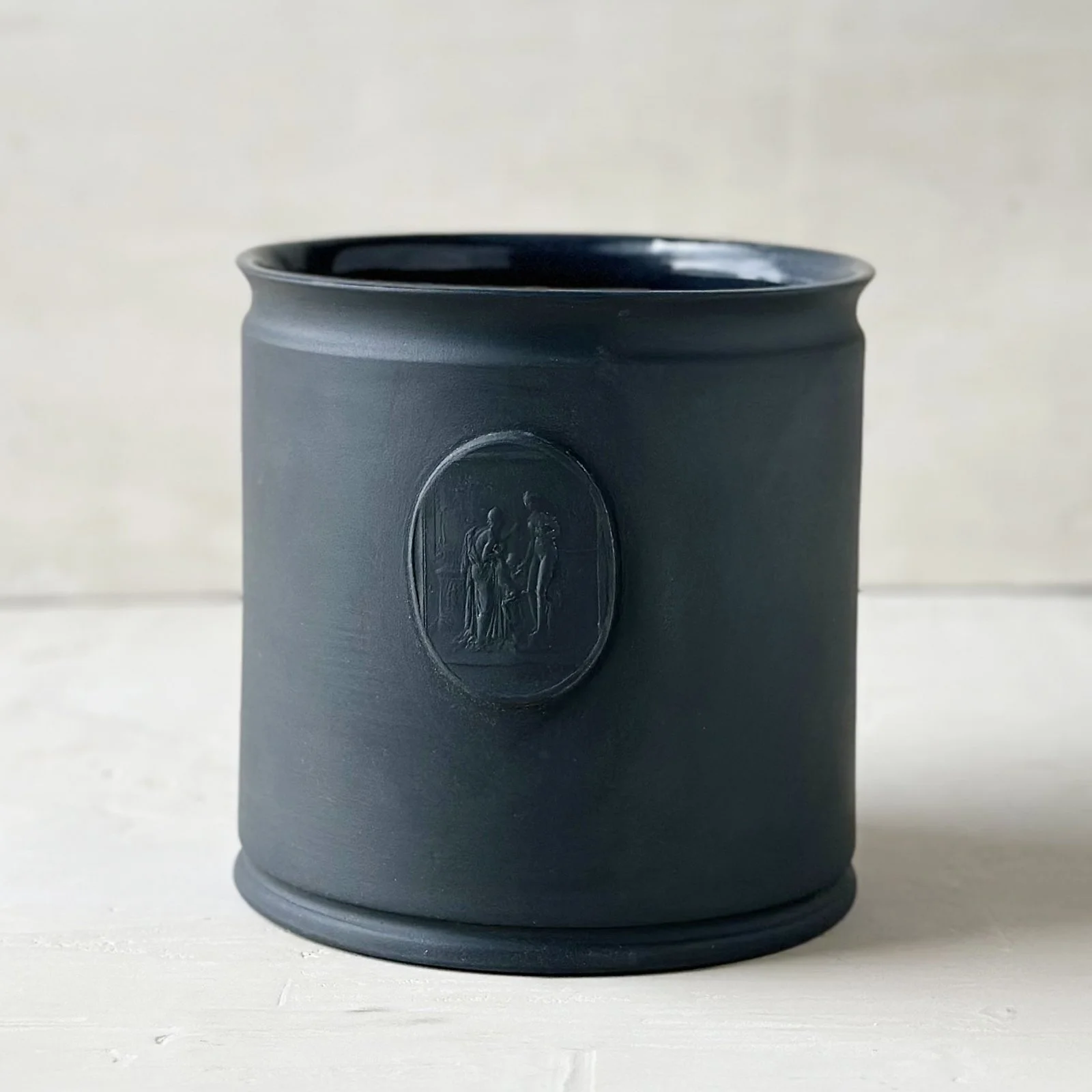 Onyx Pygmalion & Galatea Cameo Crock