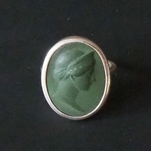 Silver Diana Cameo Ring In Green (size 8)