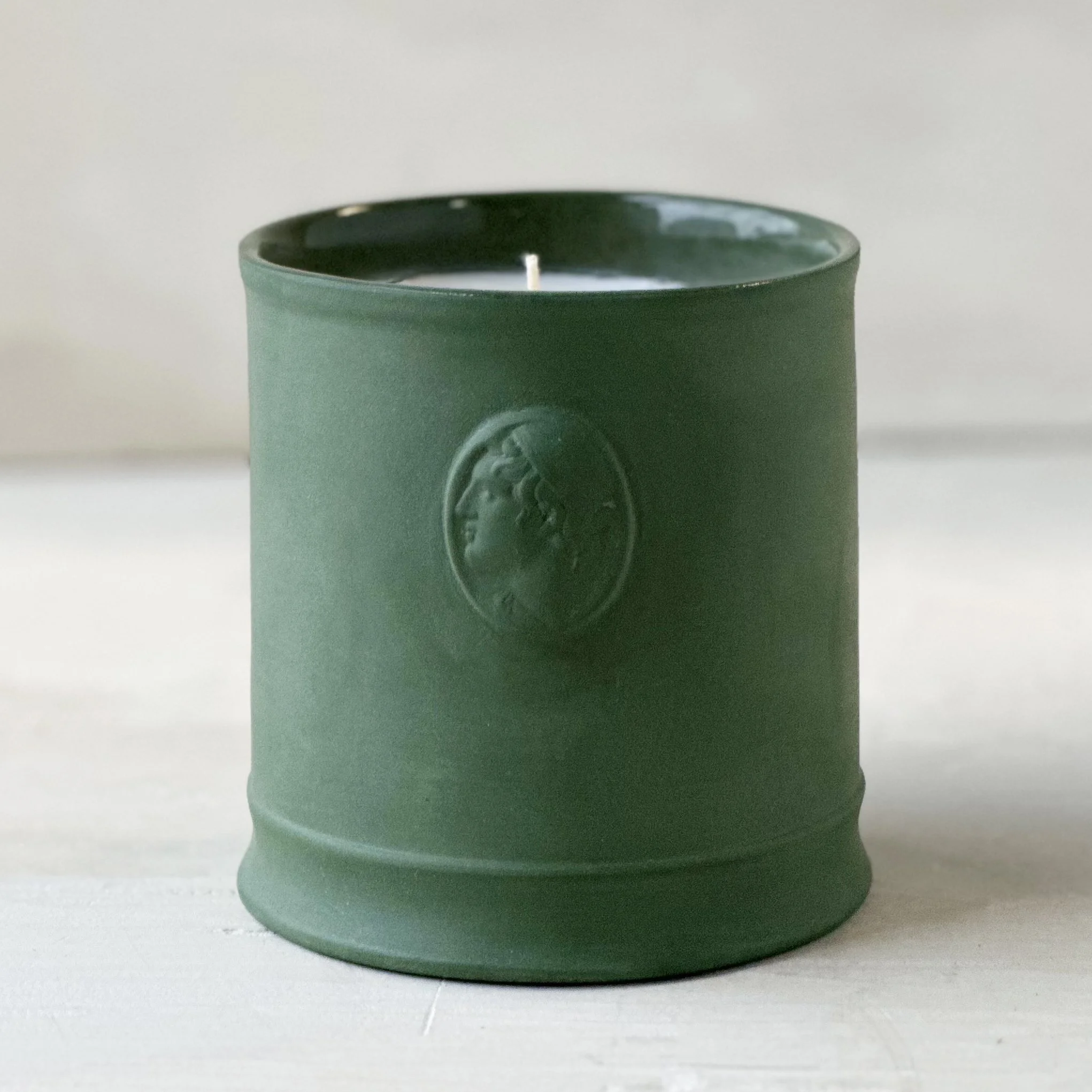 Apollo Cameo Vessel Candle Green (12 oz.) No. 1 Tomato Vine