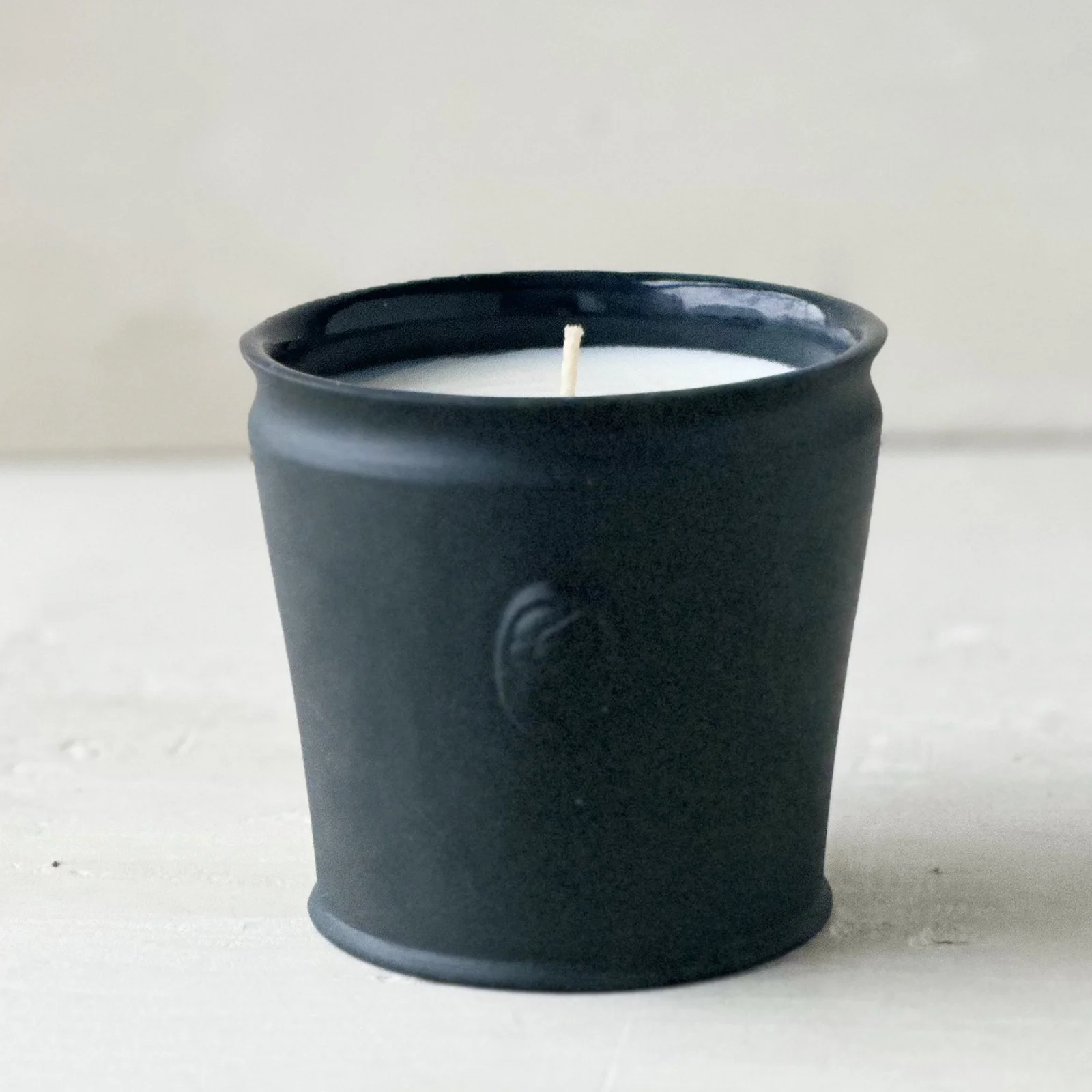 Diana Cameo Vessel Candle White (8oz)