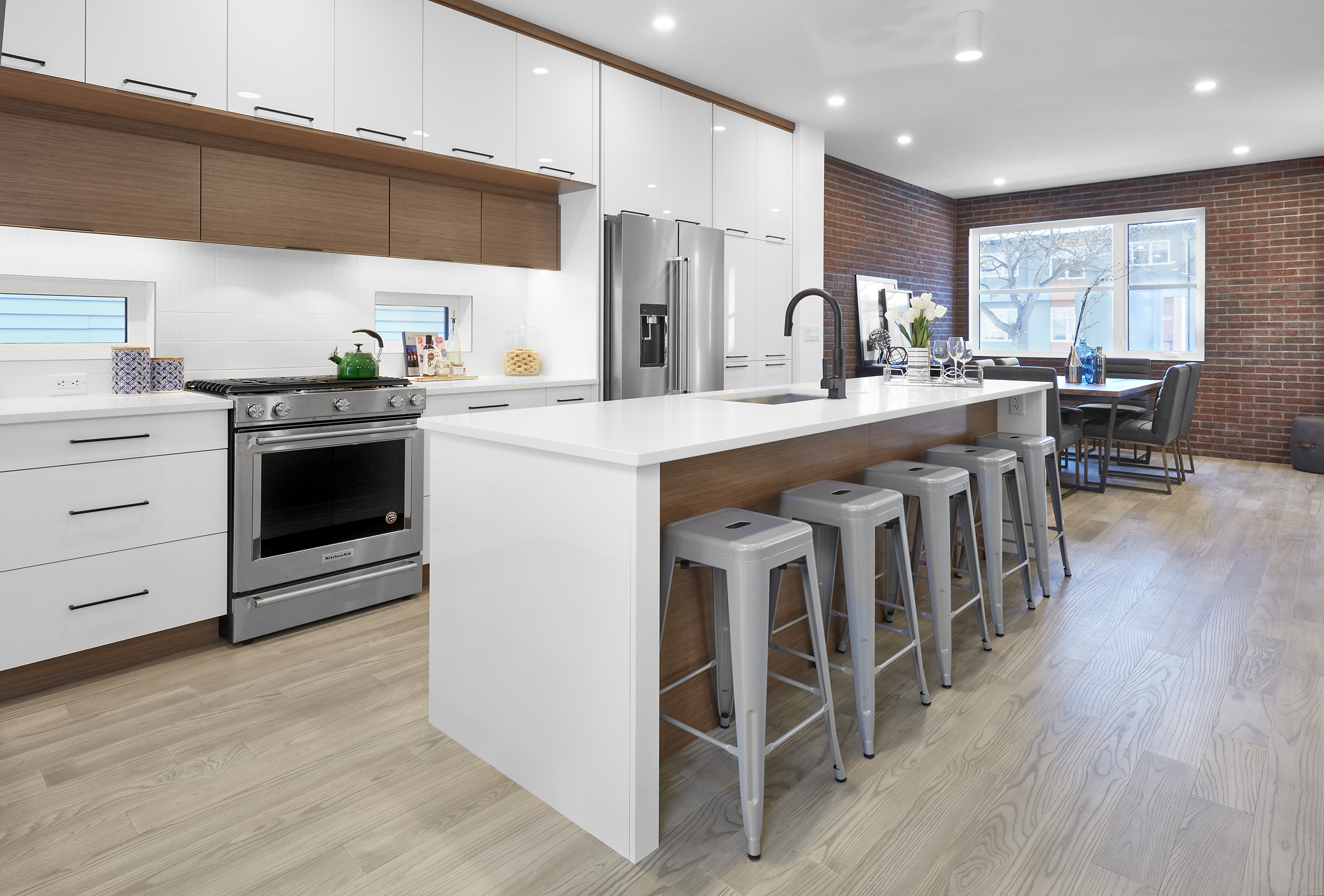 Open plan living with a large chefs kitchen & loads of cabinet space.