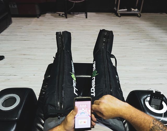 Sit back, relax, and let us do the work
.
.
These @rapidreboot compression systems are a game changer for recovery. Massages the muscles and helps increase blood flow, perfect for post leg day!