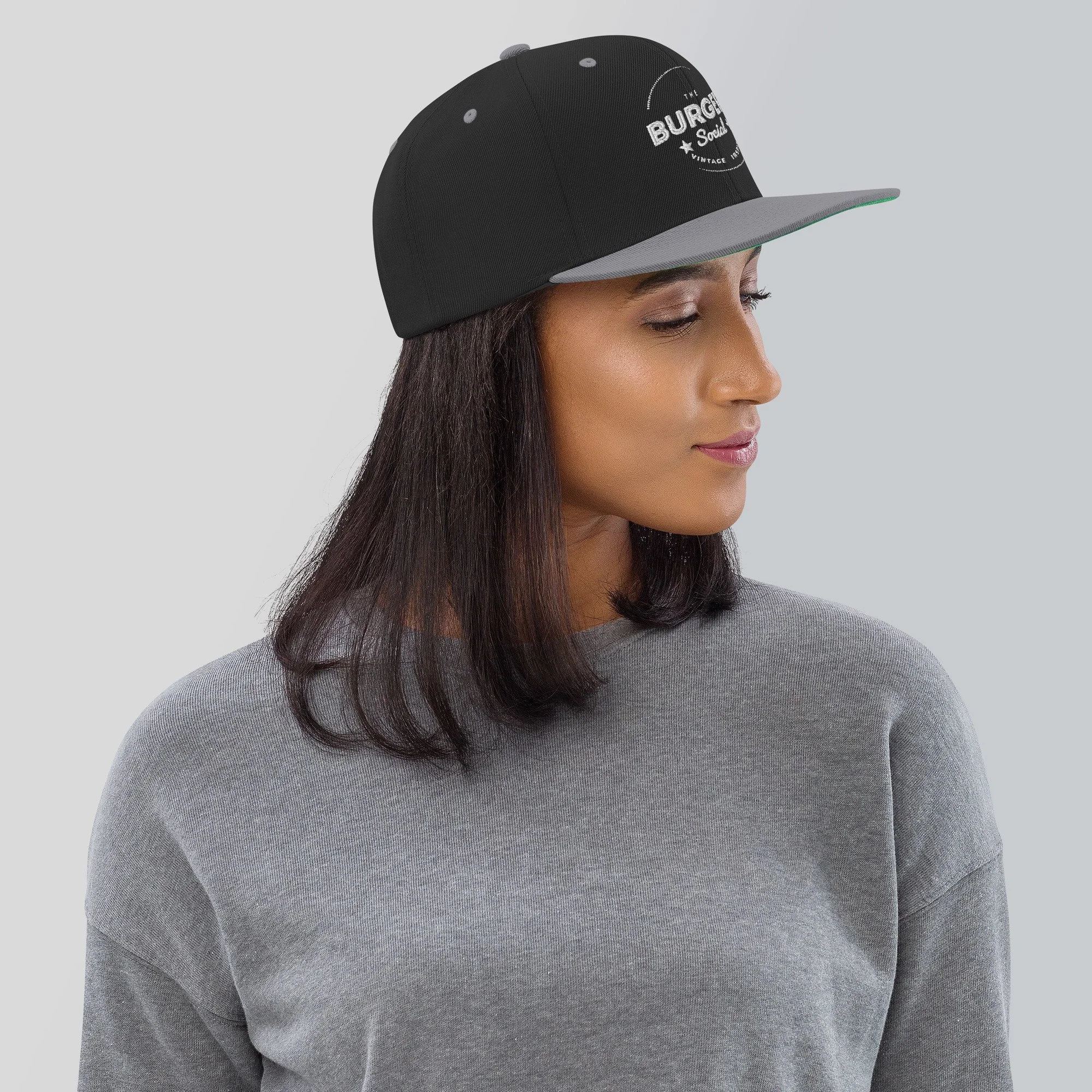 classic-snapback-black-silver-right-side-696fc0041df9e.jpg