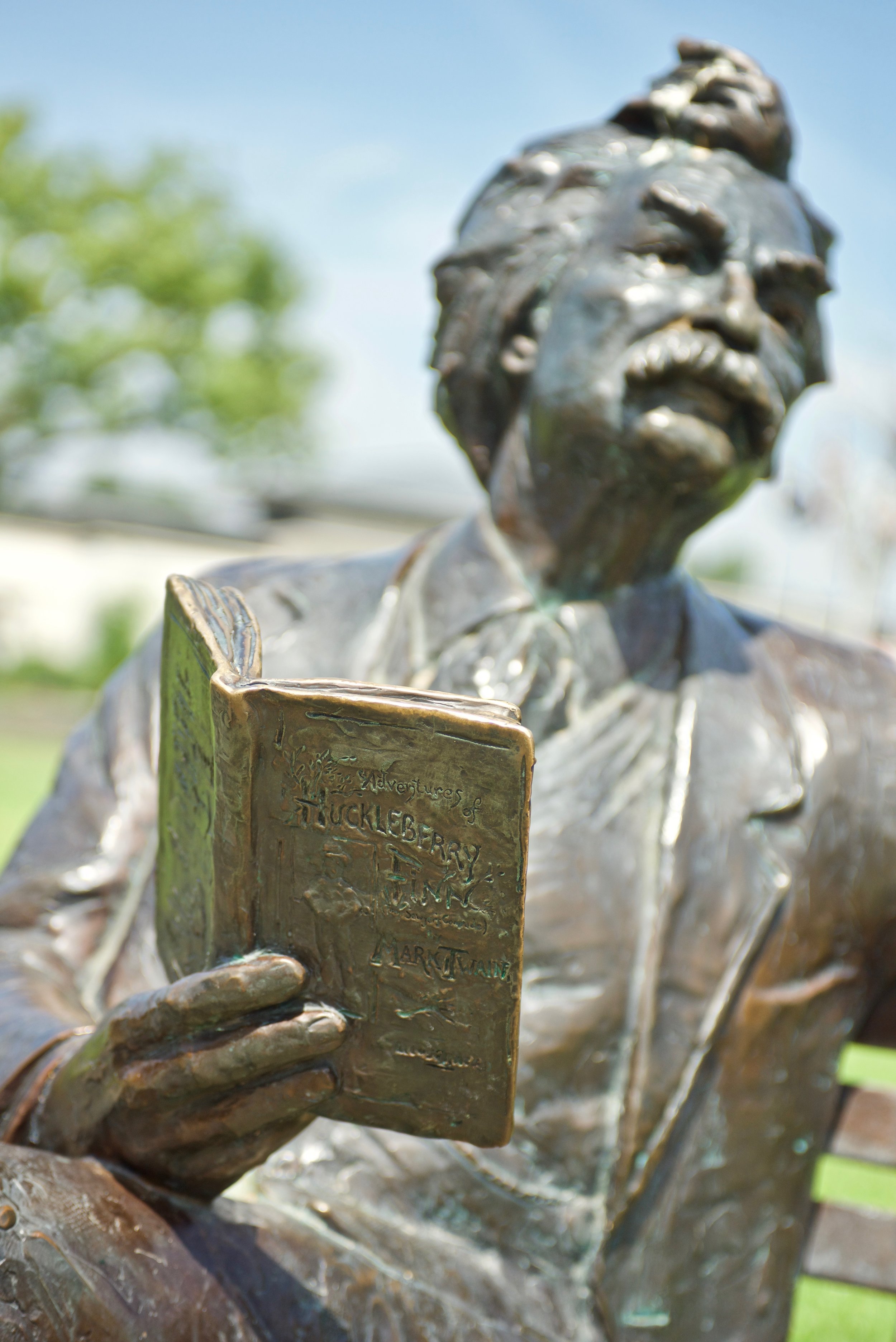 Statue of Mark Twain