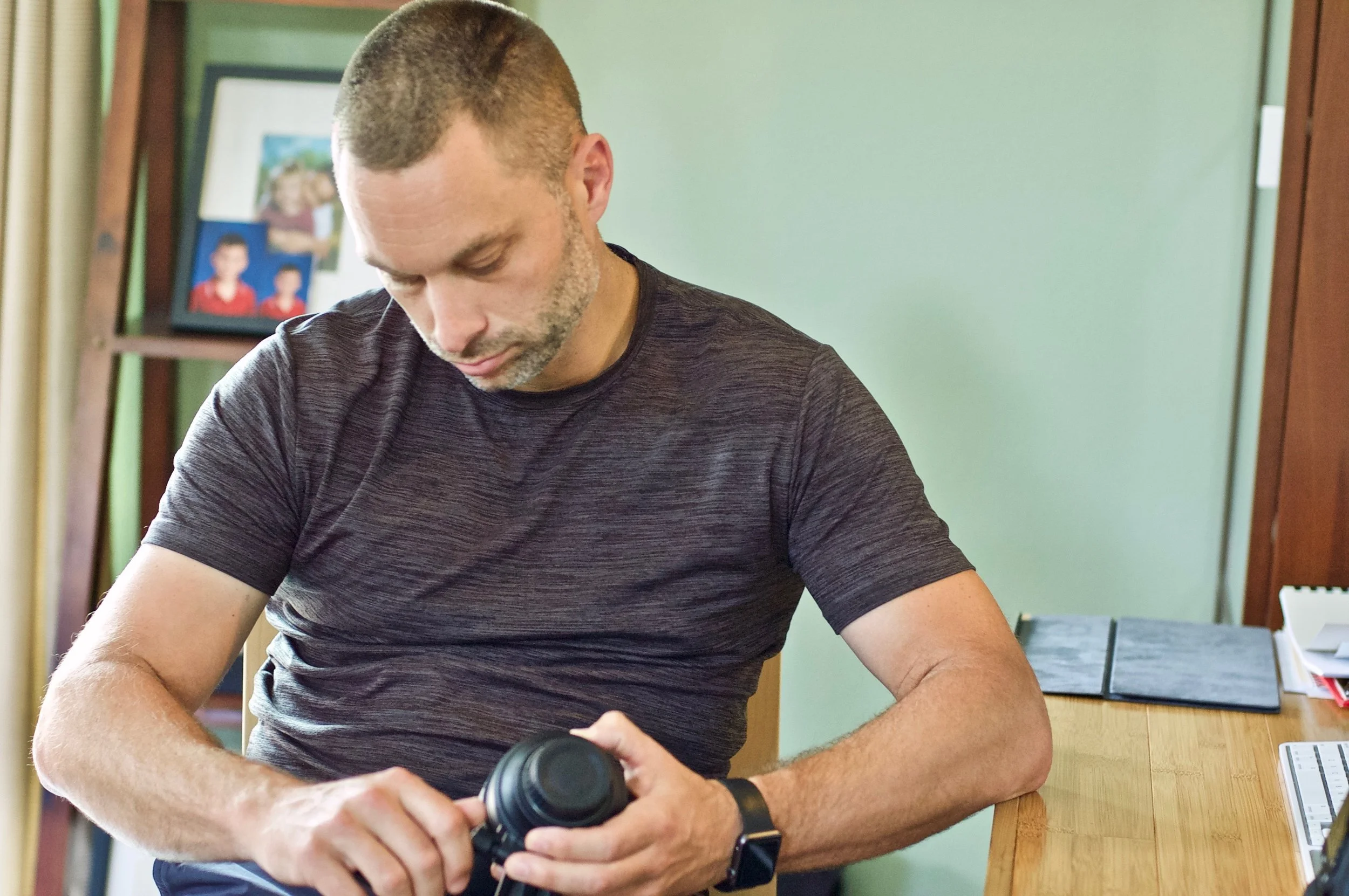 G's shot of dad changing lenses