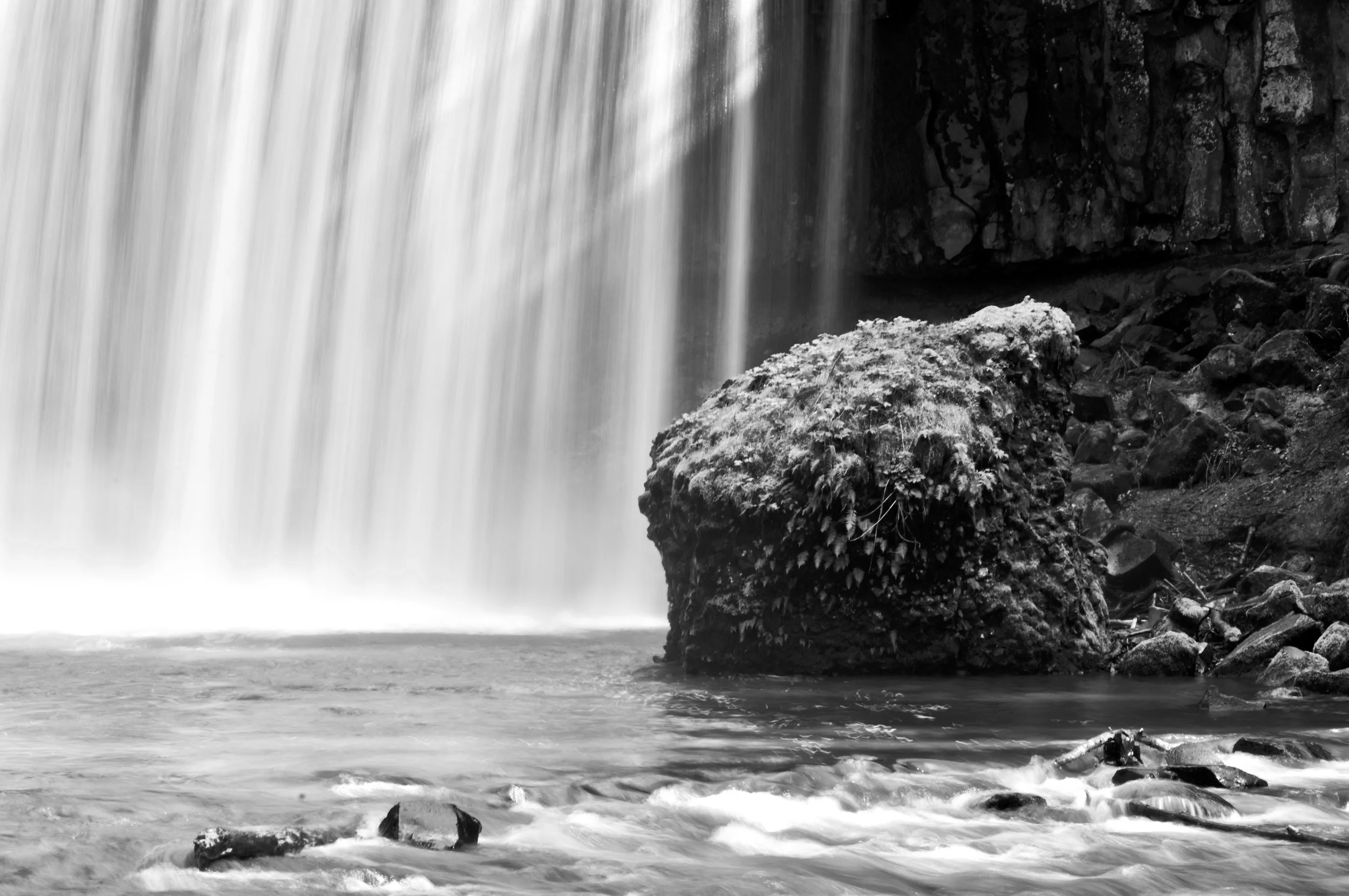 Light Streaks Through the Curtain of Life, B/W