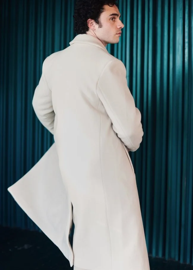 TobySebastian24_WebSize_2000x2800_146a30488795a0a62e41f68340c5291f.jpg