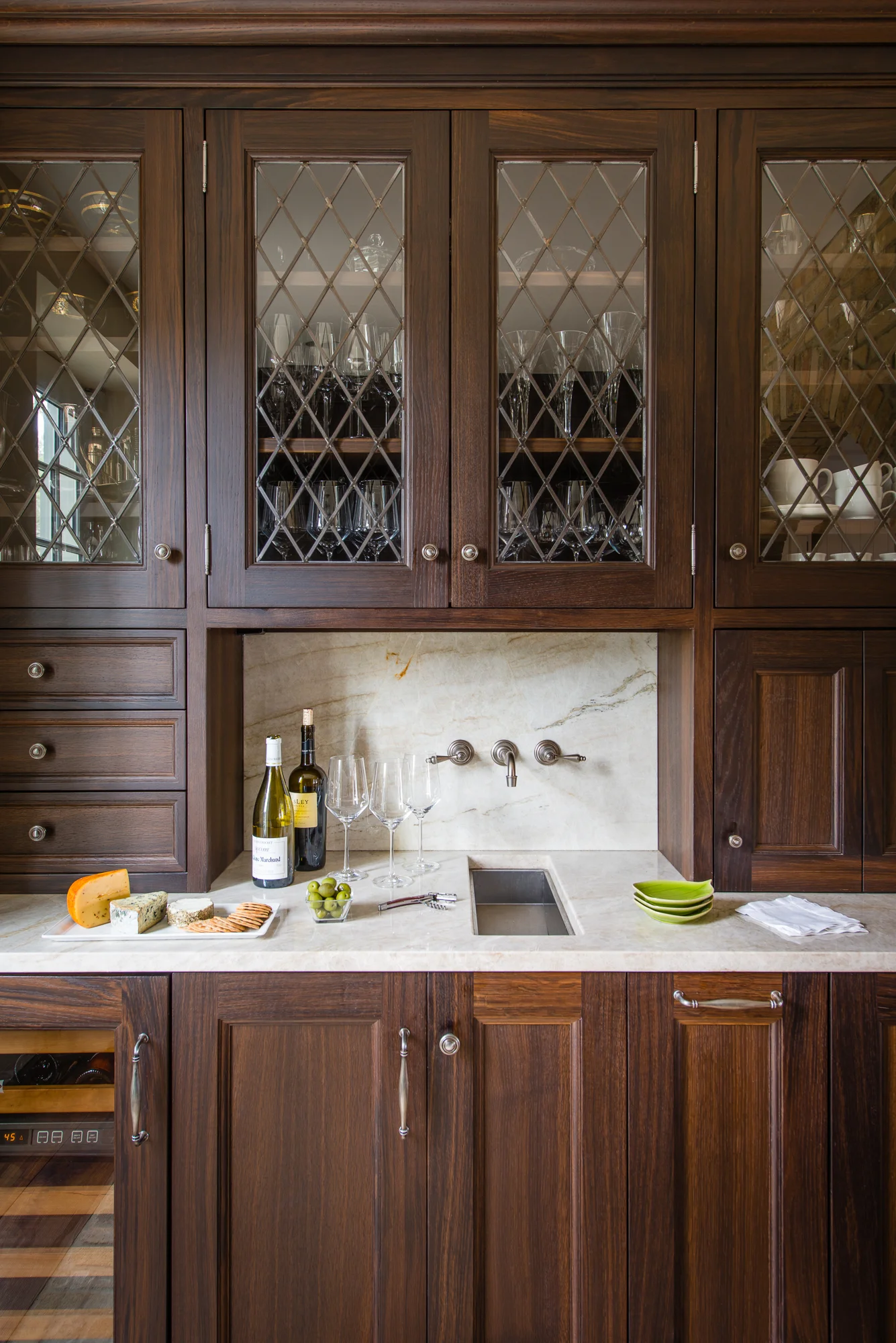 Farmhouse Kitchen Jennifer Gilmer Kitchen & Bath McLean, VA