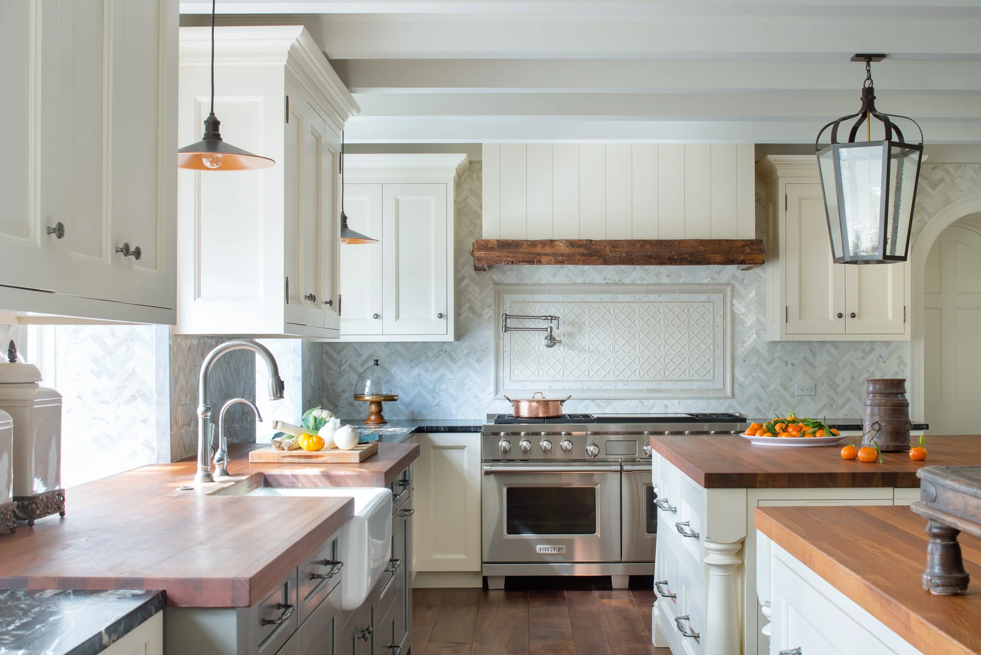 Farmhouse Kitchen Jennifer Gilmer Kitchen & Bath McLean, VA