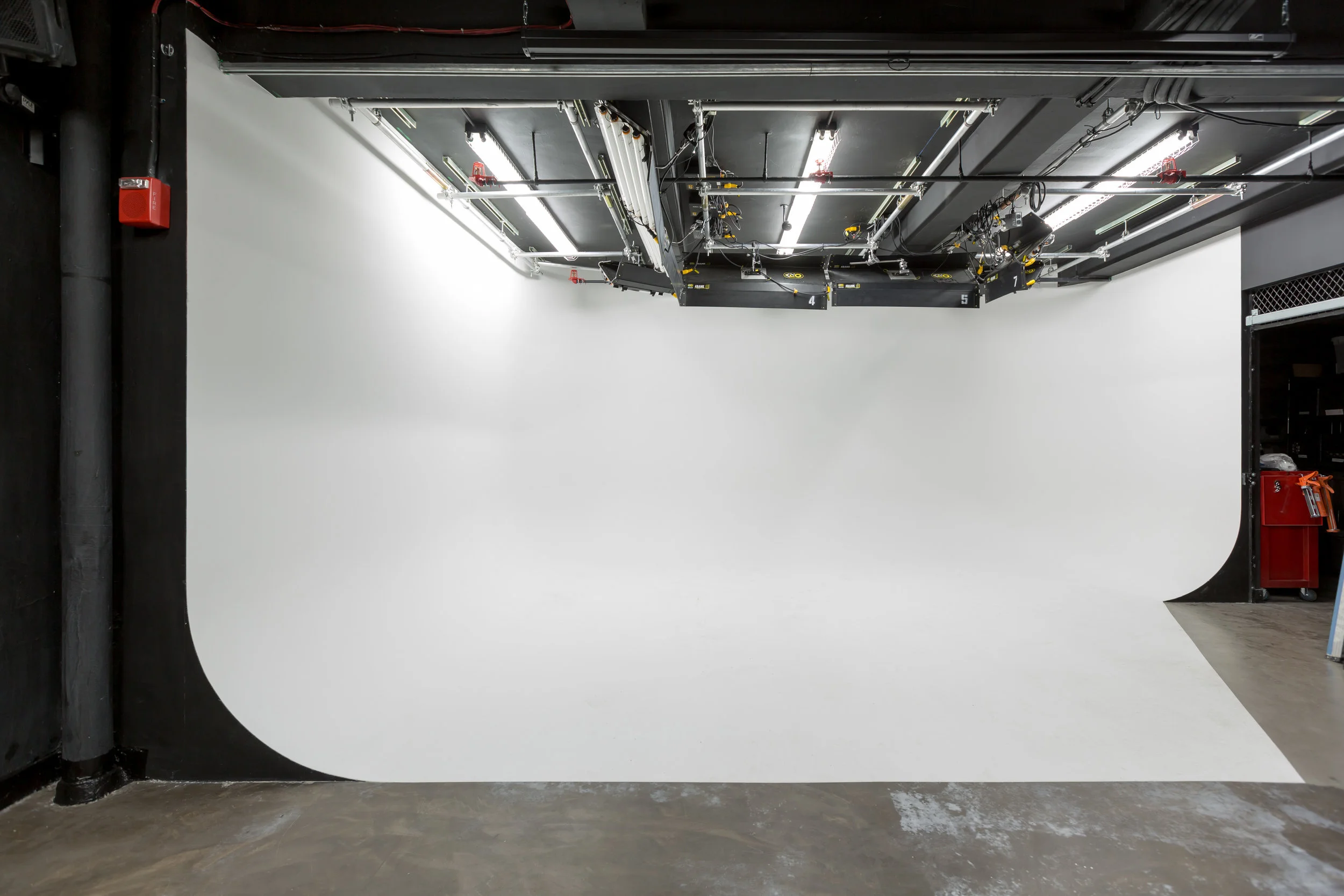 Cyclorama Installation — Deverge Studio