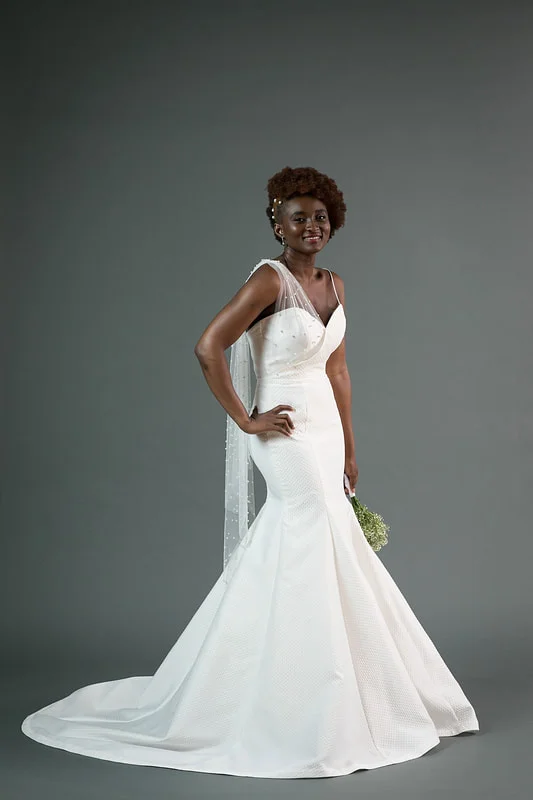 edith-e-lan-mo-dress-front-view-2019-collection-chicago-designer-genevieve-lauren-photography-60_orig.jpg